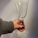 5 large tulip-shaped crystal glasses for wine or water.