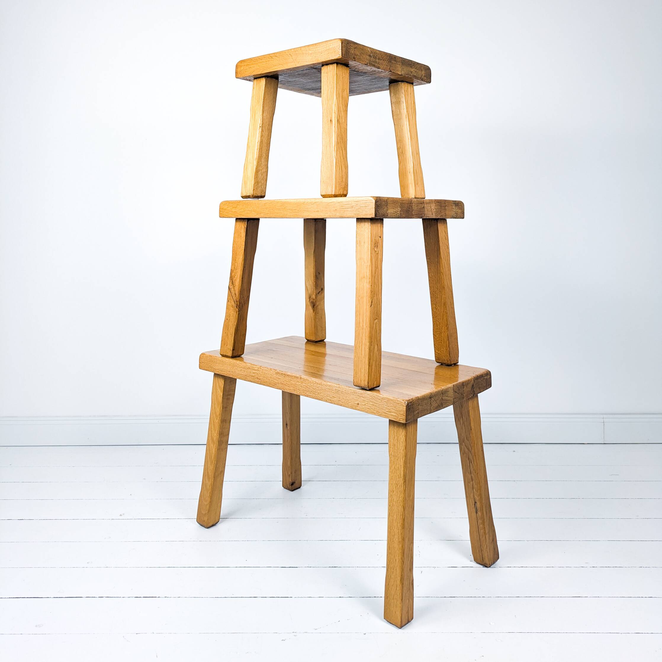 Ensemble de 3 tables gigognes vintage Mid-Century en chêne massif style bru