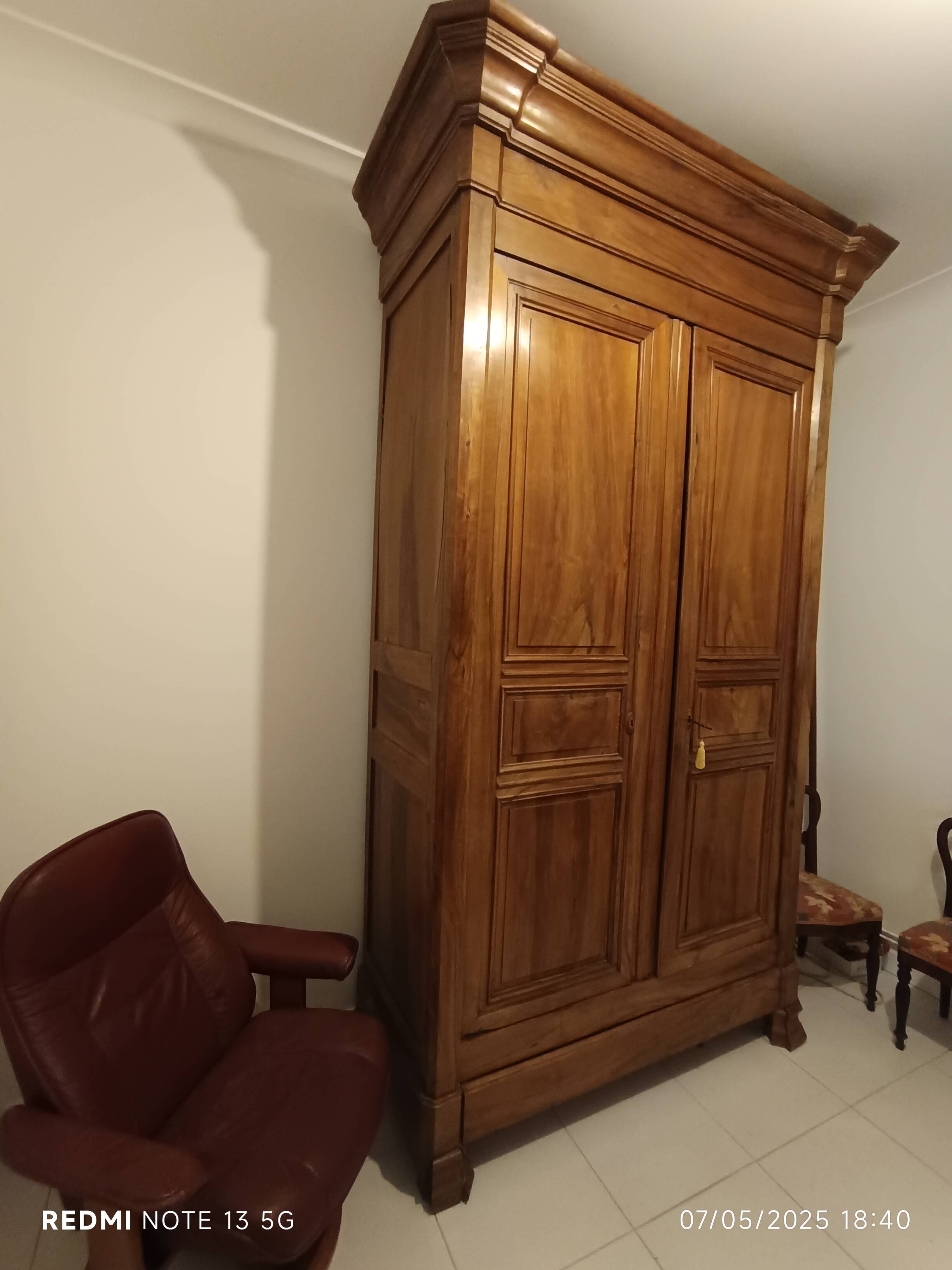 Armoire de chateau en noyer début XIXème