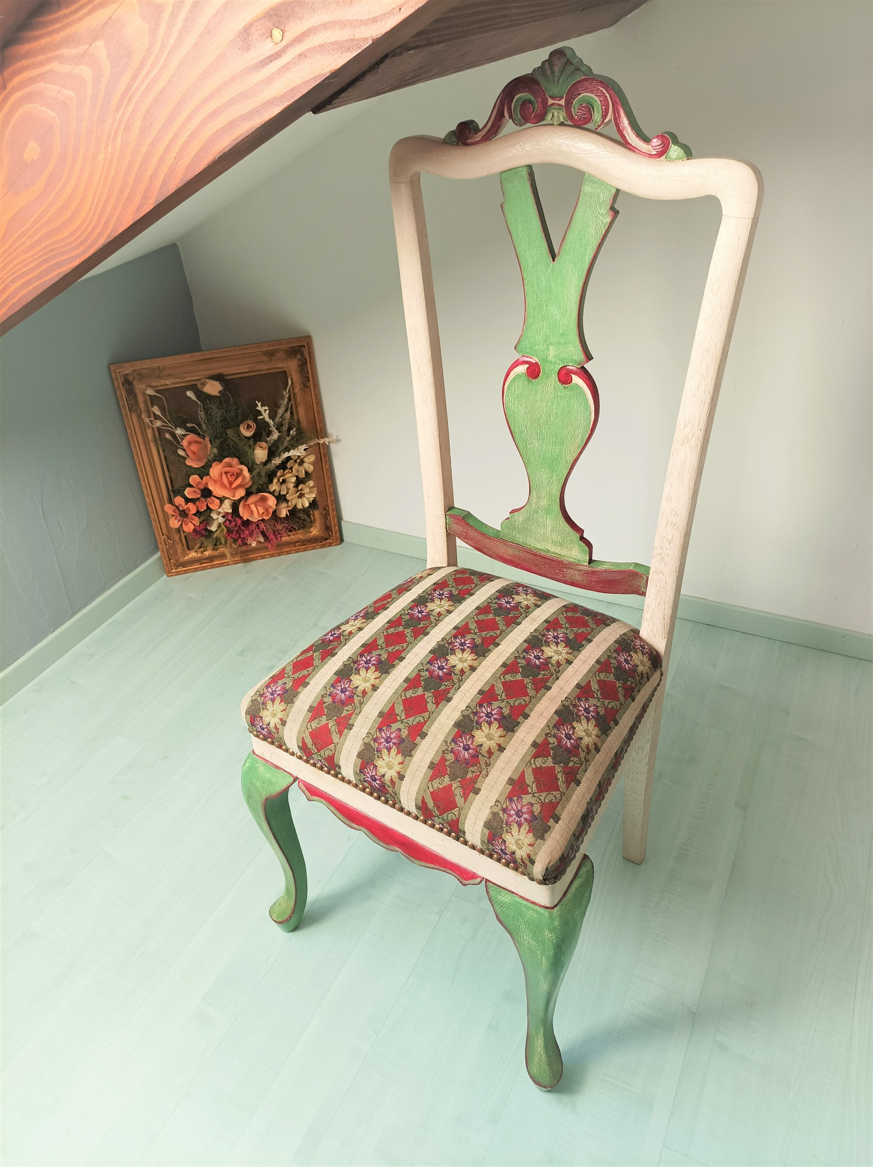 Chair with lyre backrest