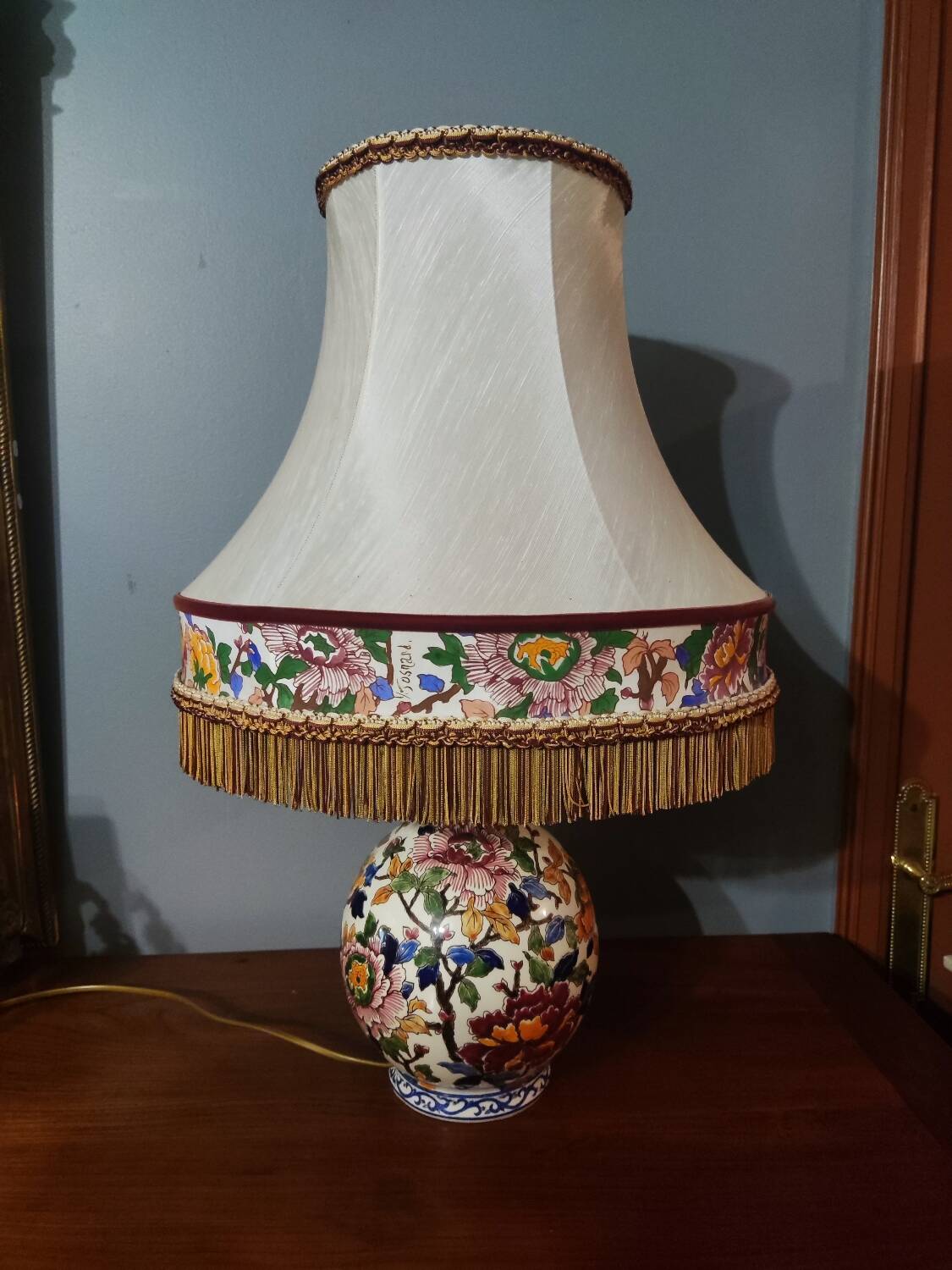 Lampe en faïence de GIEN décor pivoines