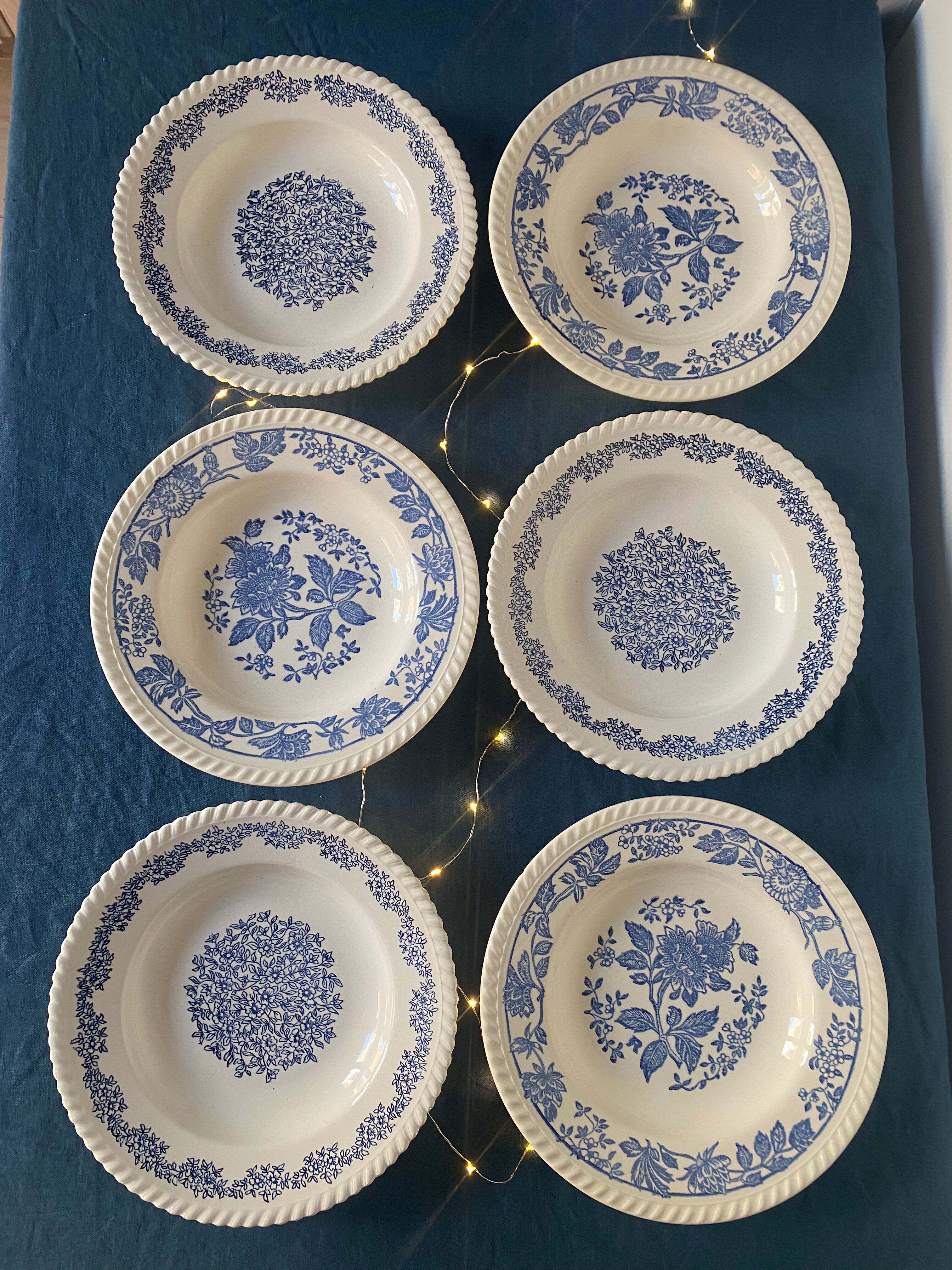 6 hollow plates with floral patterns
