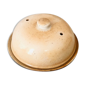 Plateau and cheese bell in Grès du Marais