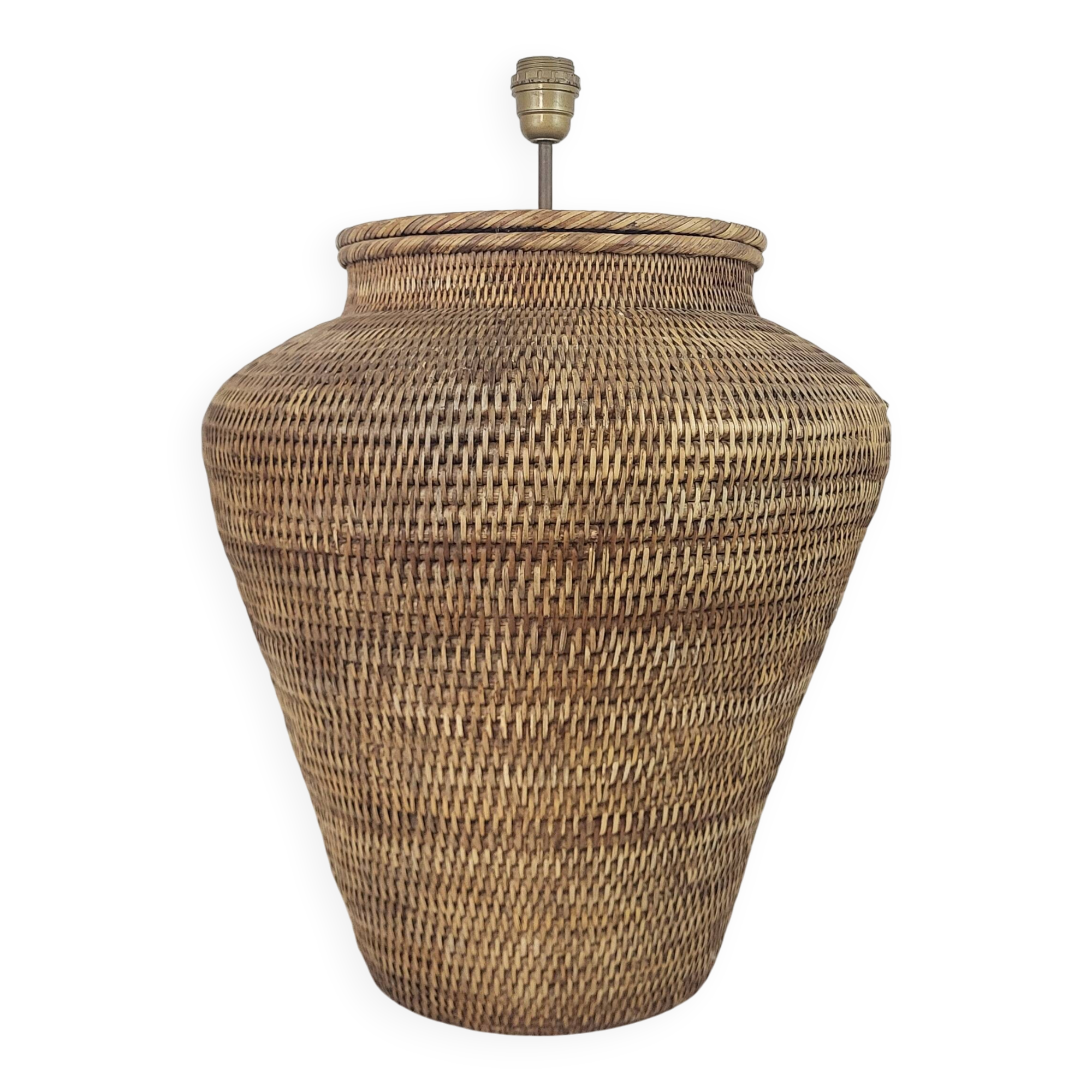 Woven rattan lamp base