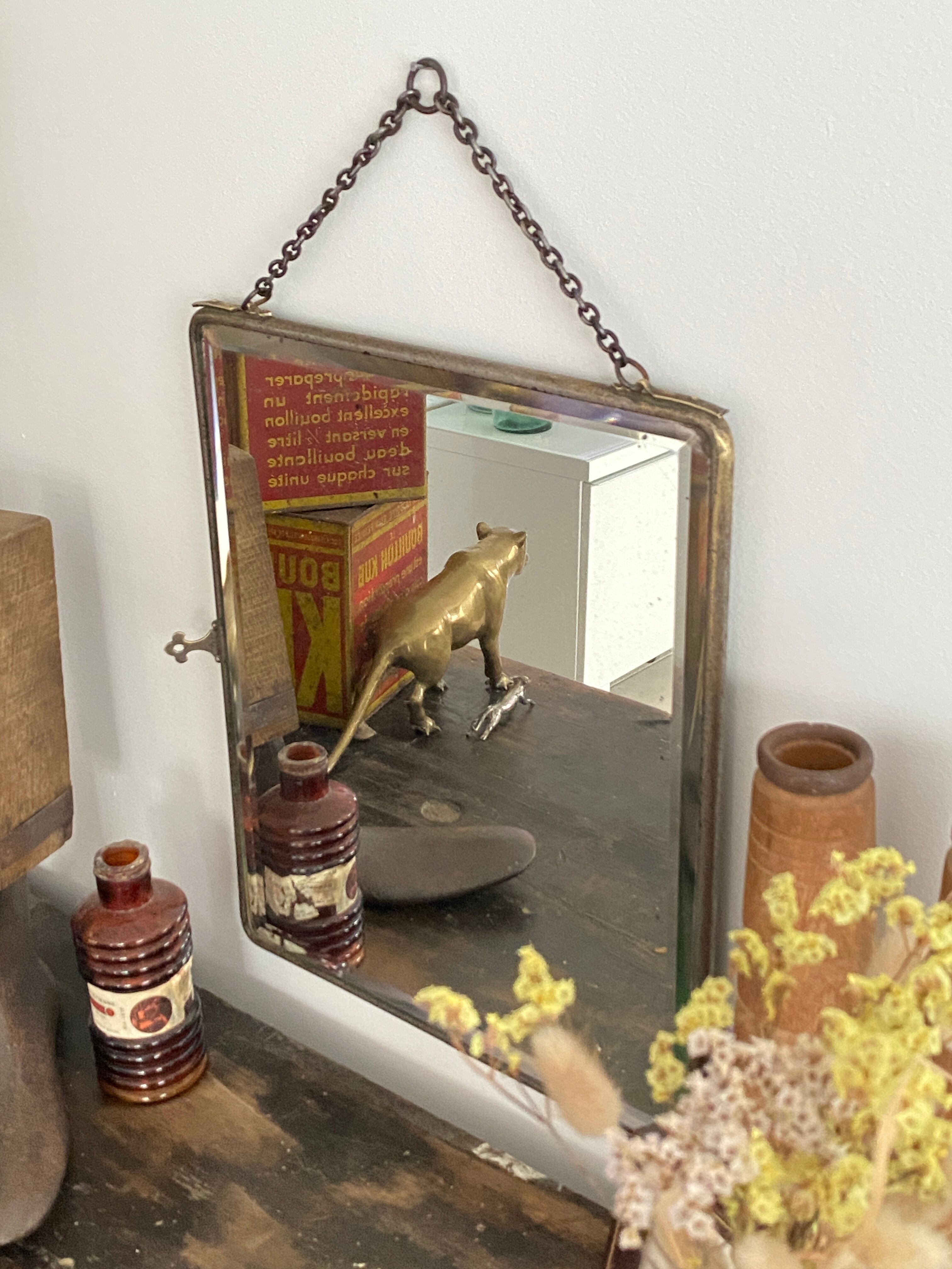 Barber mirror with chain 33 x 28 cm