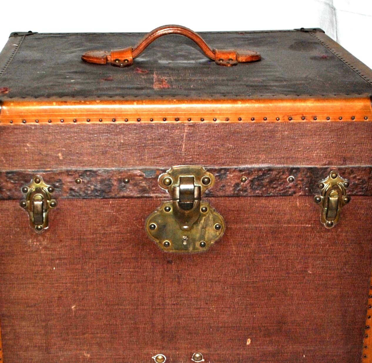 Old square trunk in wood, brass and leather - Travel chest 1920 45cm
