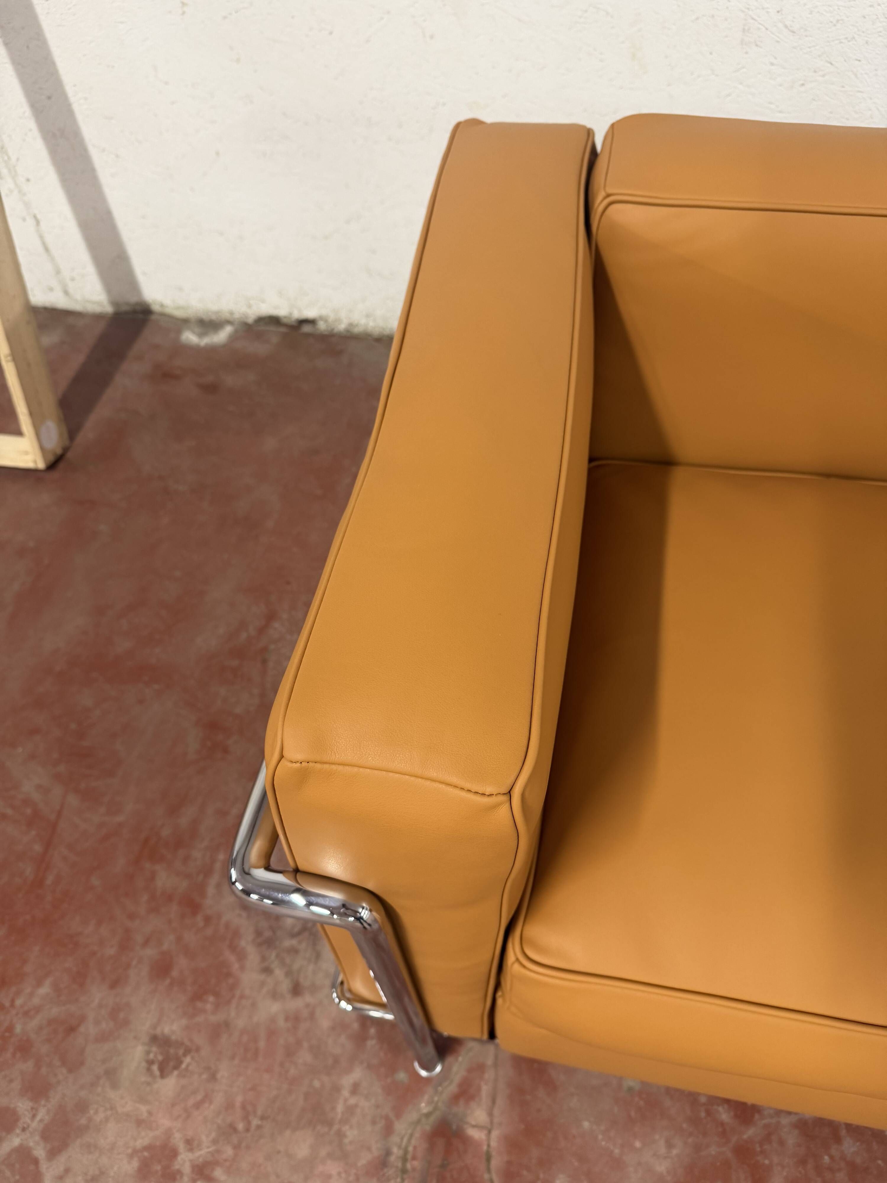 Original Cassina 2-seater Le Corbusier LC2 Cognac Camel leather IN NEW CONDITION!!