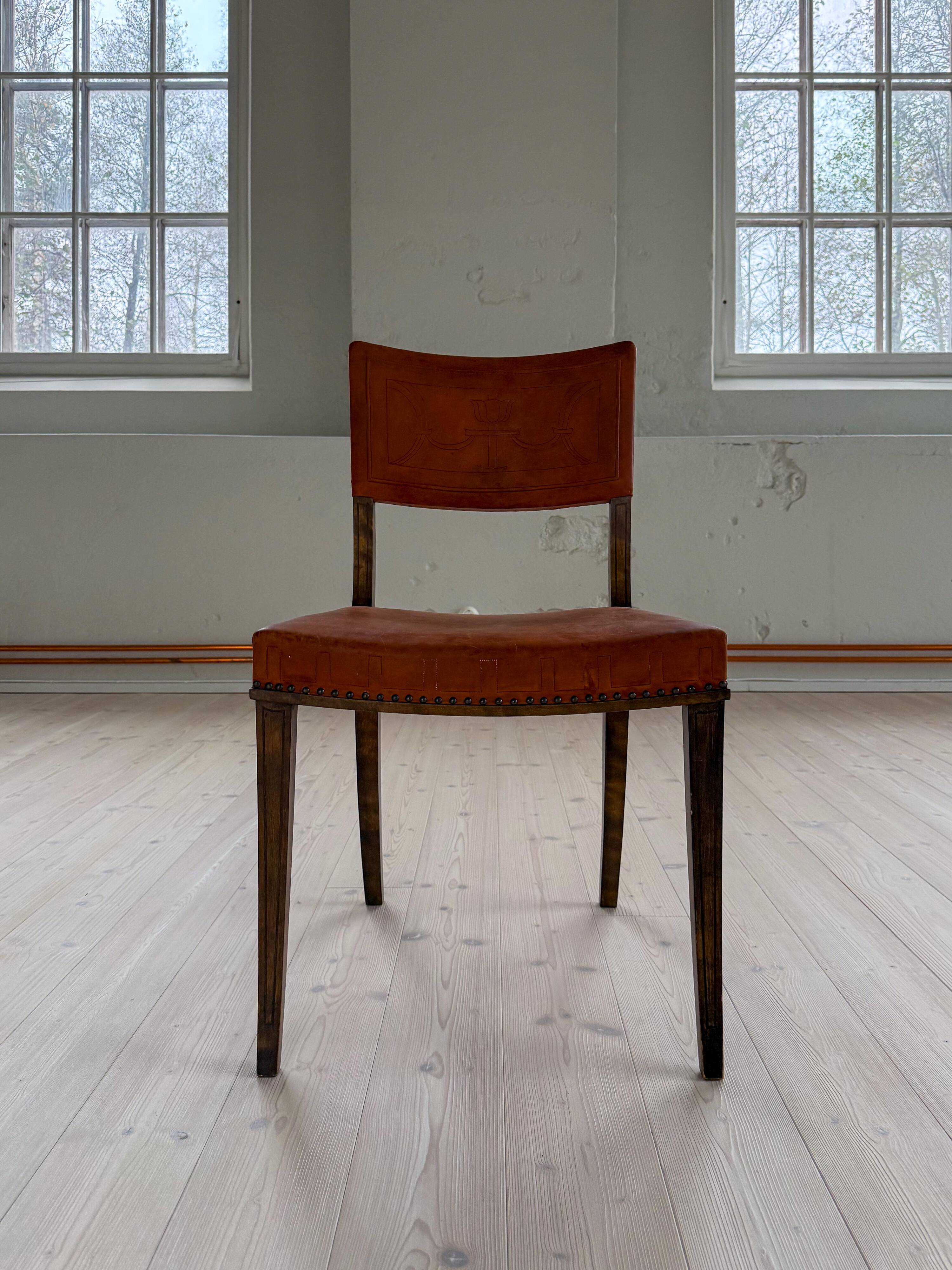 Chaise suédoise Art déco en pin et cuir Carl Bergsten 1929