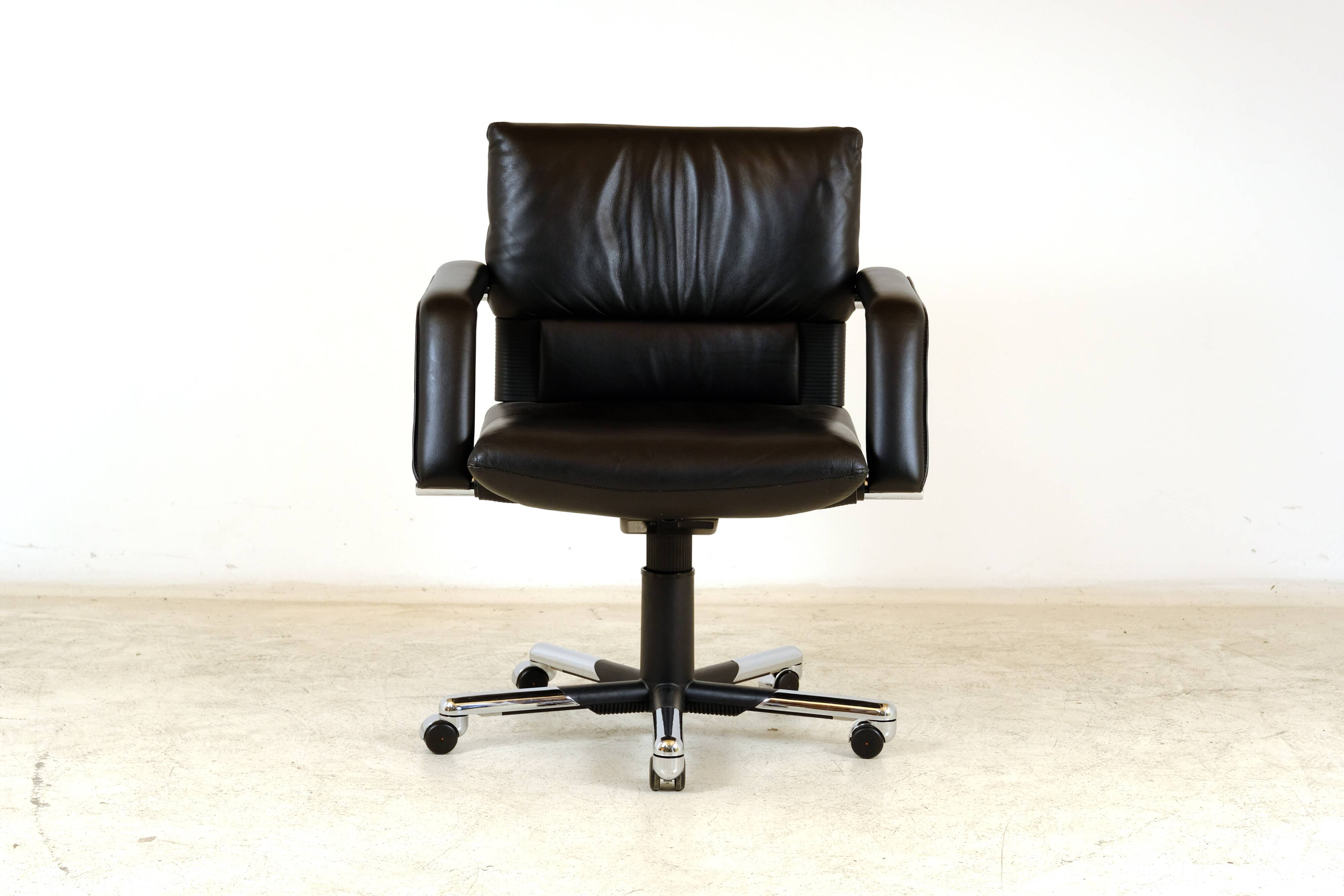 Fauteuil cuir "Figura" de Mario bellini pour Vitra