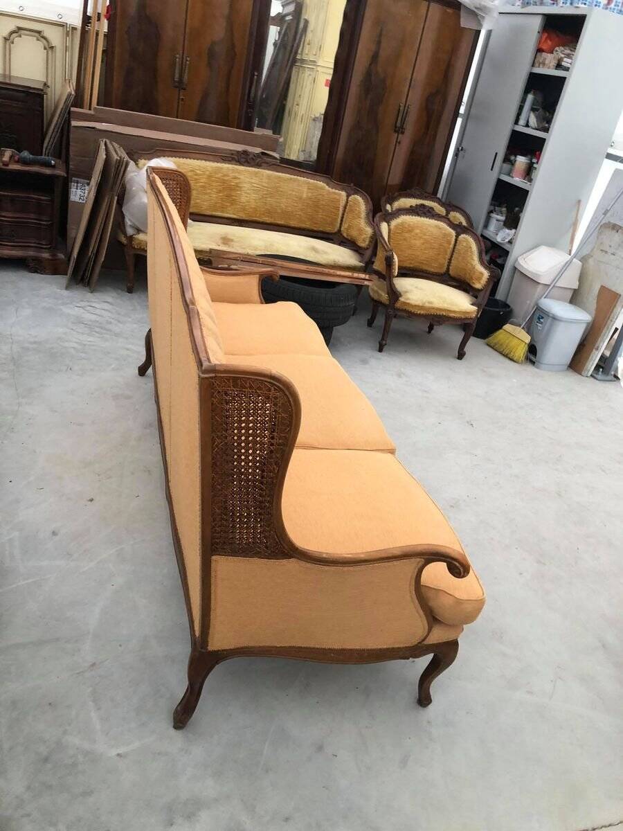 Canapé Mid-Century en velours marron et bois sculpté, style Paolo Buffa, Italie 1950s
