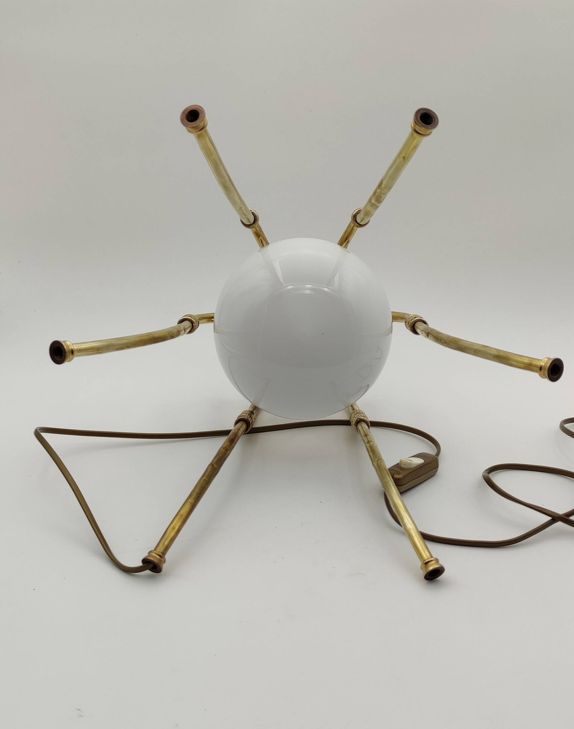 Medusa lamp in brass and opaline