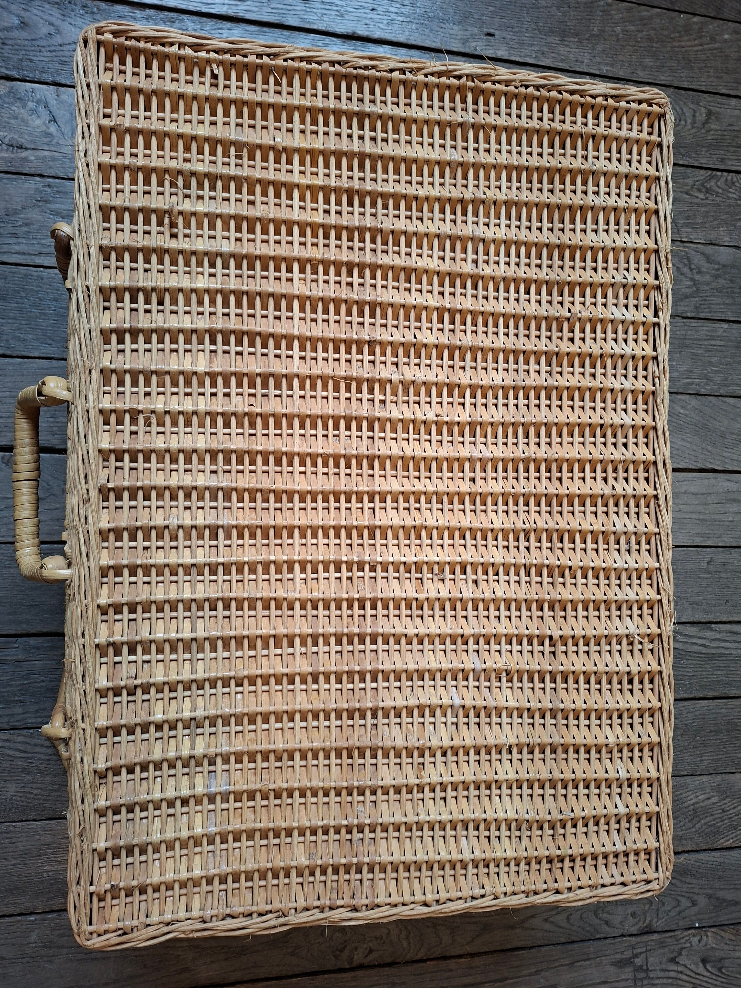 Valise en osier vintage
