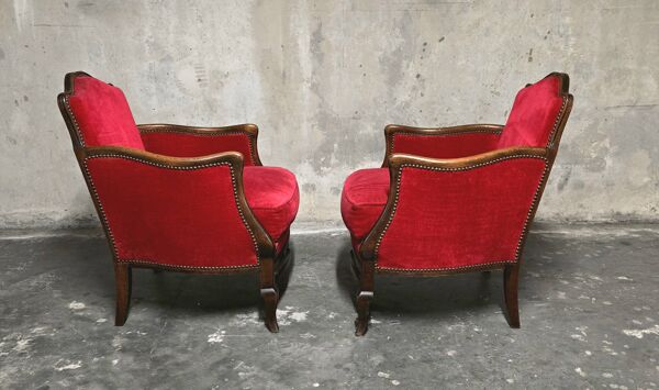 Paire de fauteuils bergère style Louis XV en velours rouge