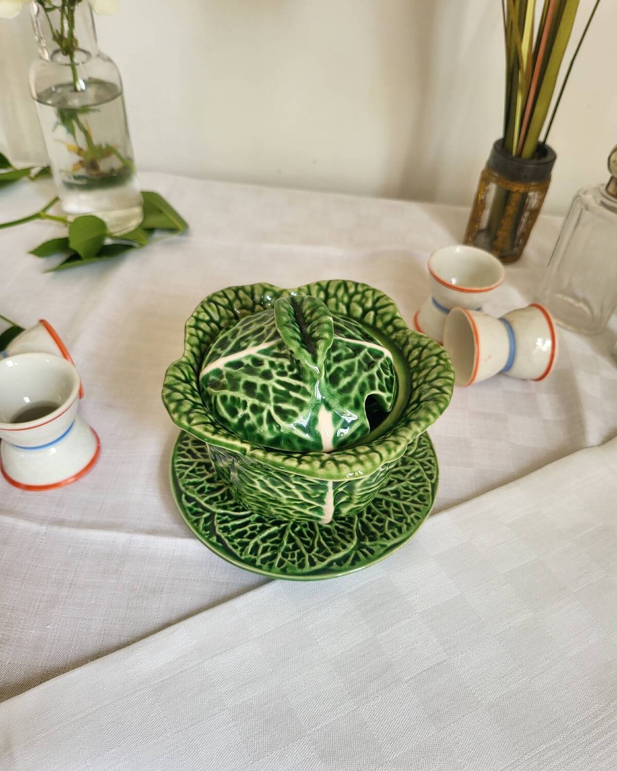 Mustard pot in cabbage slip
