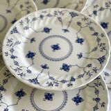 8 English dinner plates