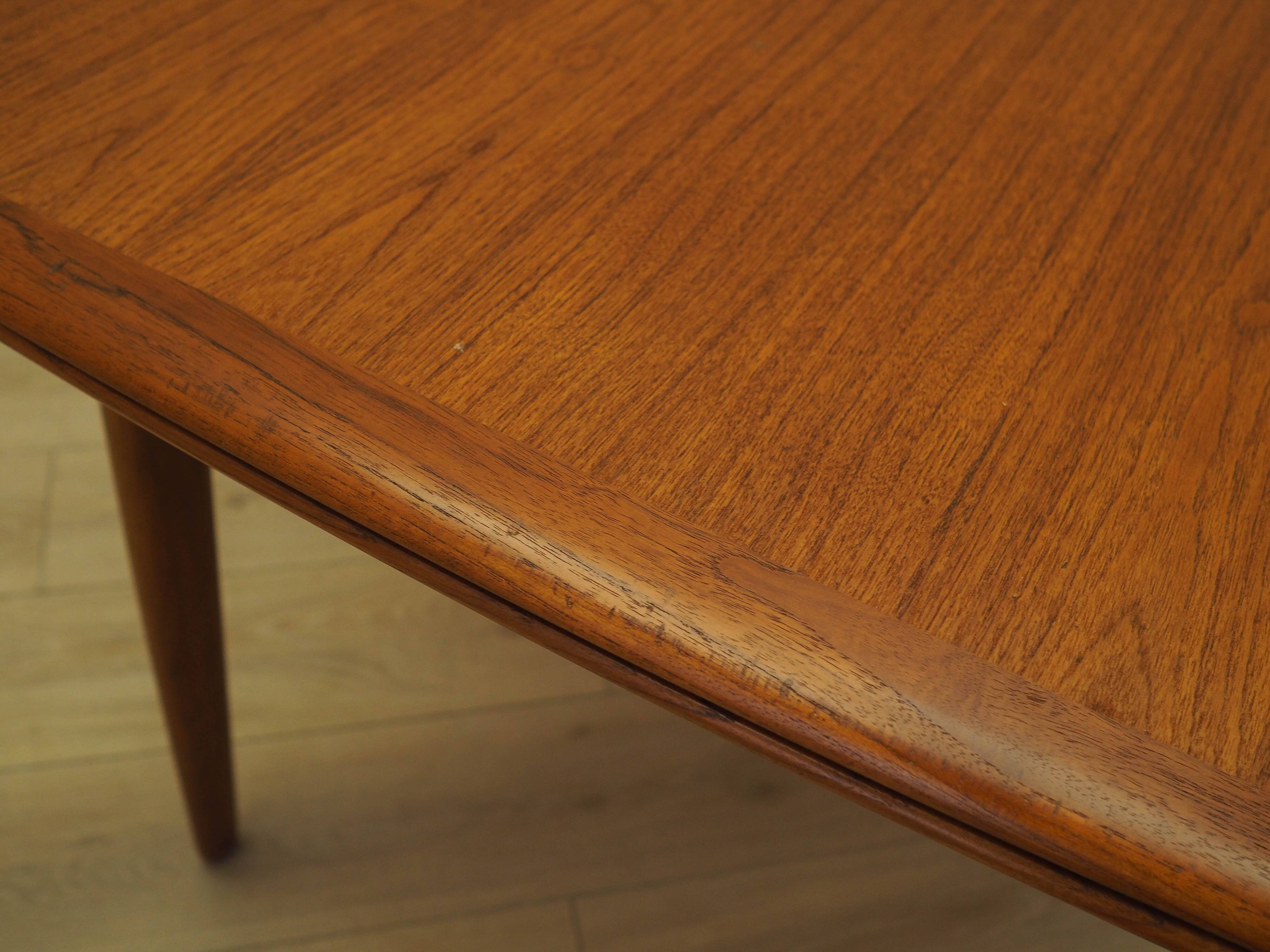 Table en teck, design danois, années 1970, fabriquée au Danemark