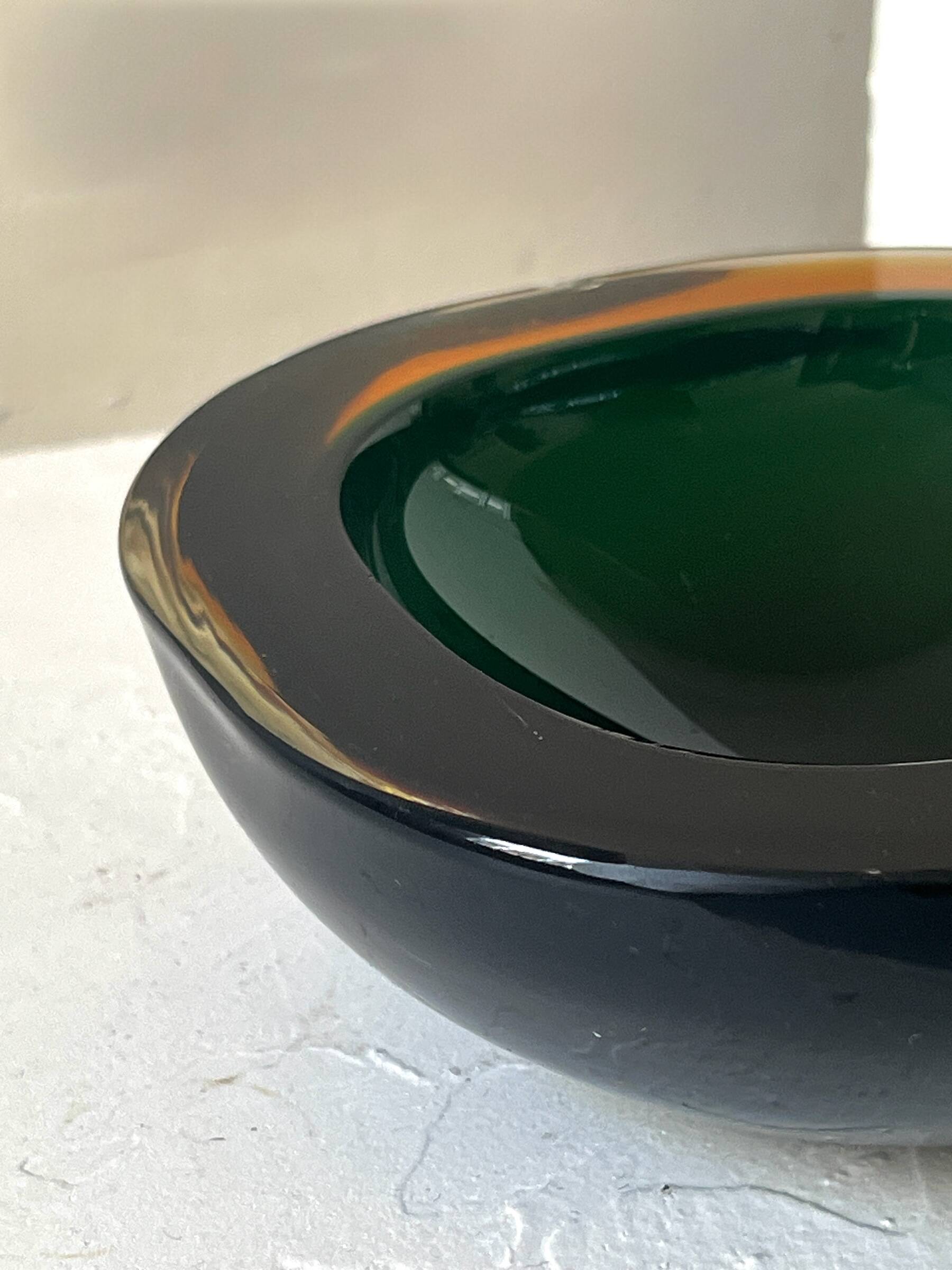 Large decorative bowl / ashtray designed in Murano glass, Italy 1970.