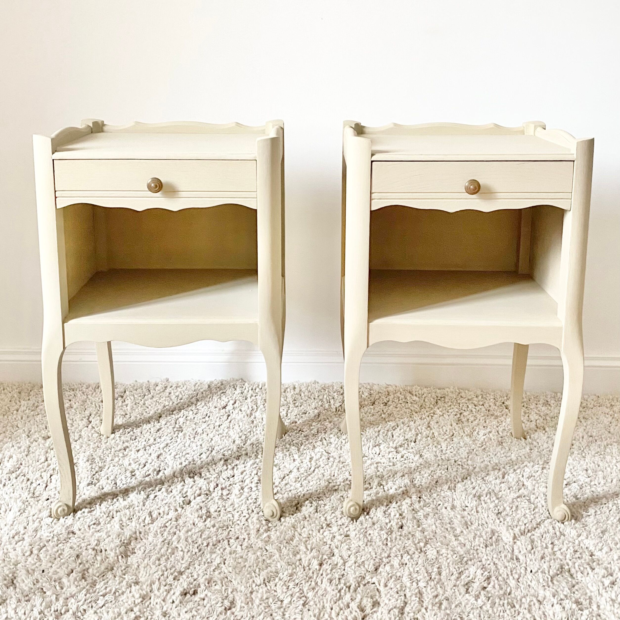 Set of bedside table