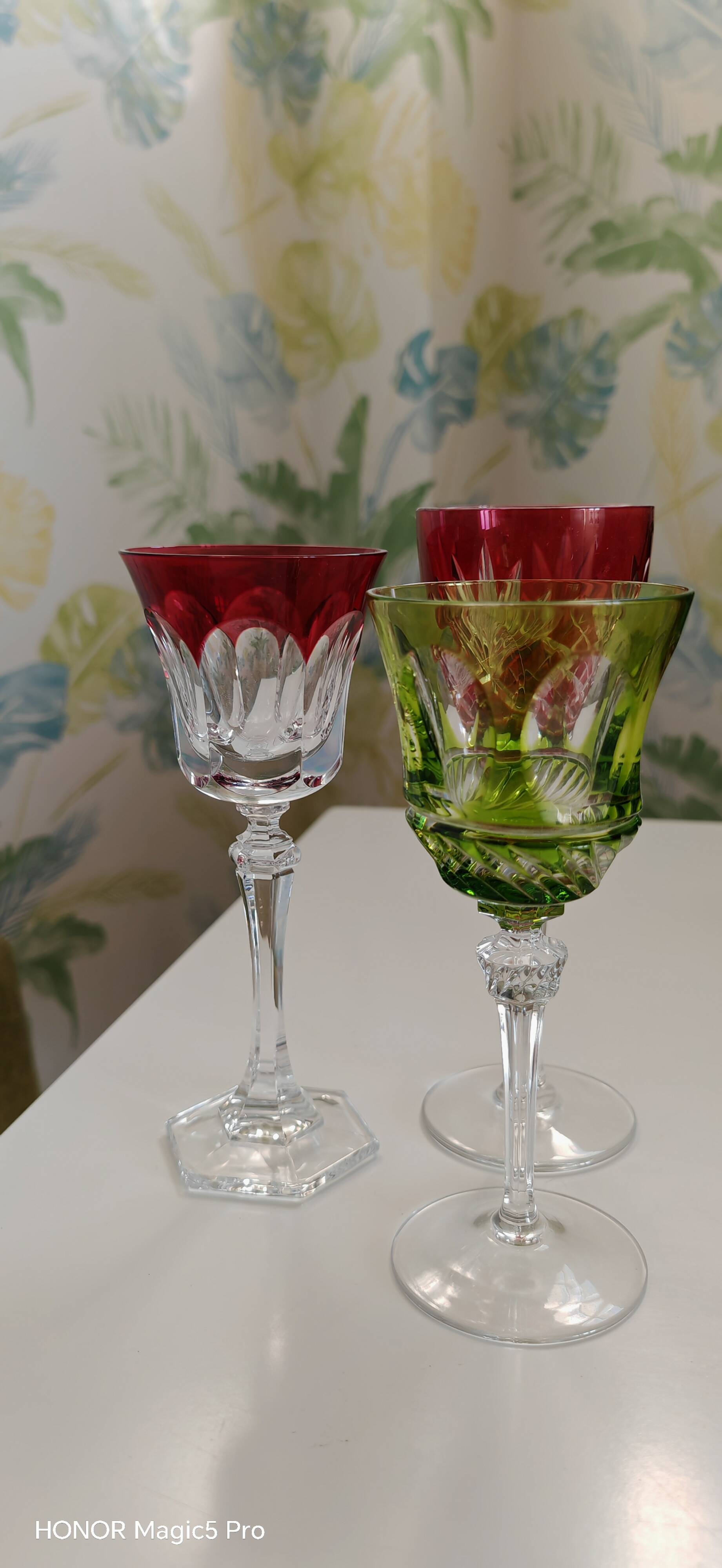 Verres: 1 Saint Louis, 1 Baccarat and 1 Bohème.