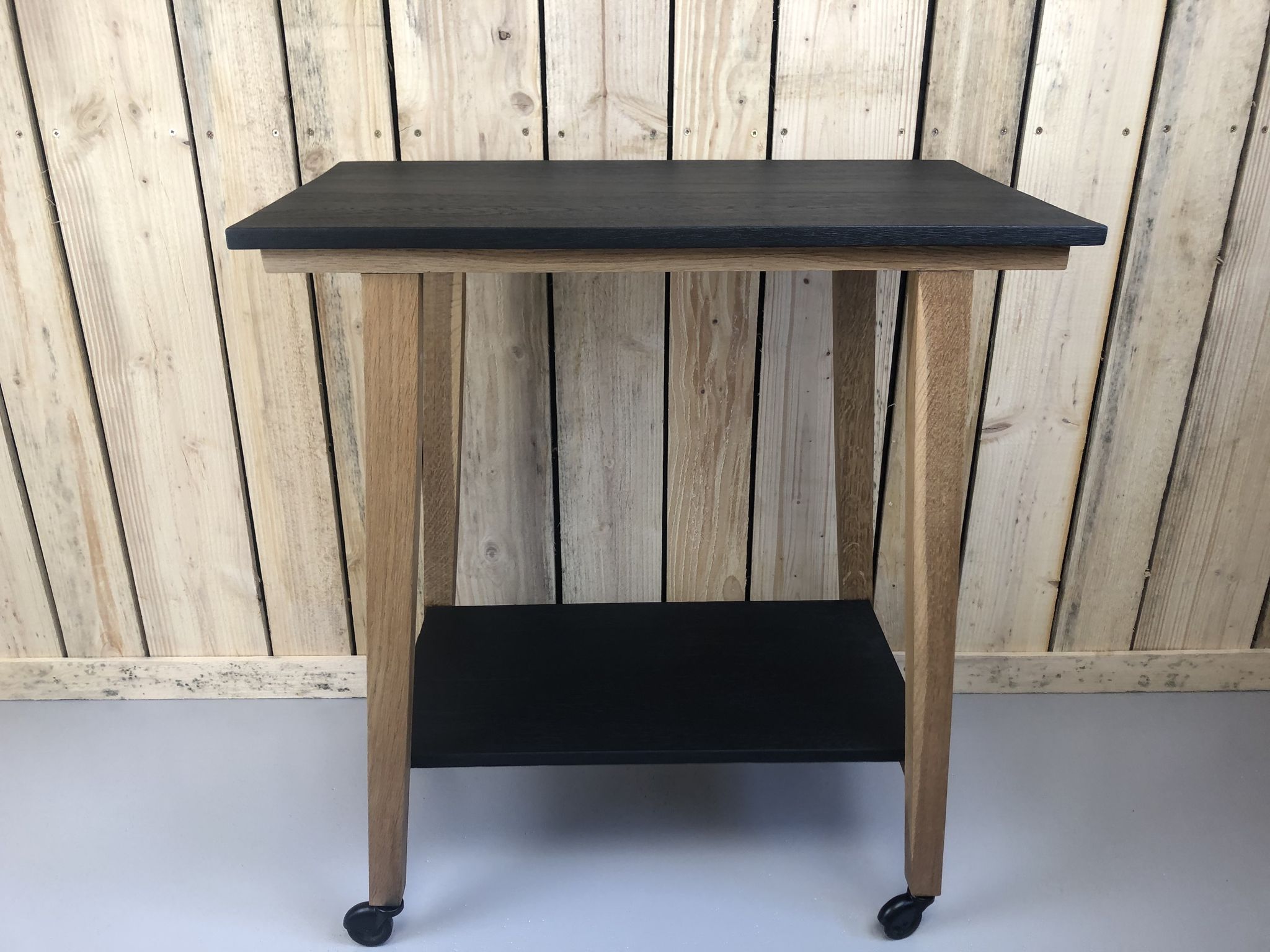 Service with oak wheels