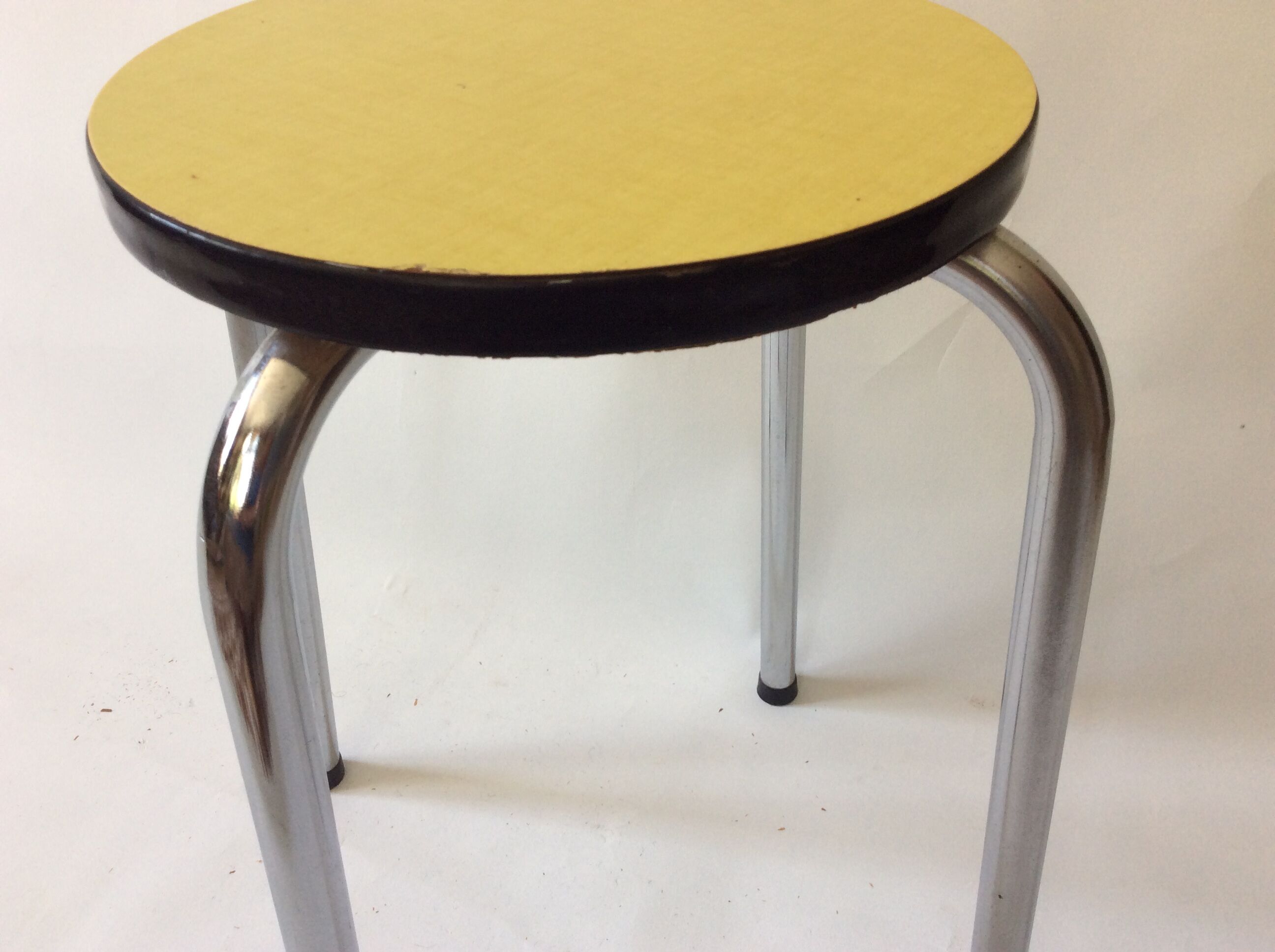 Tabouret rond en formica