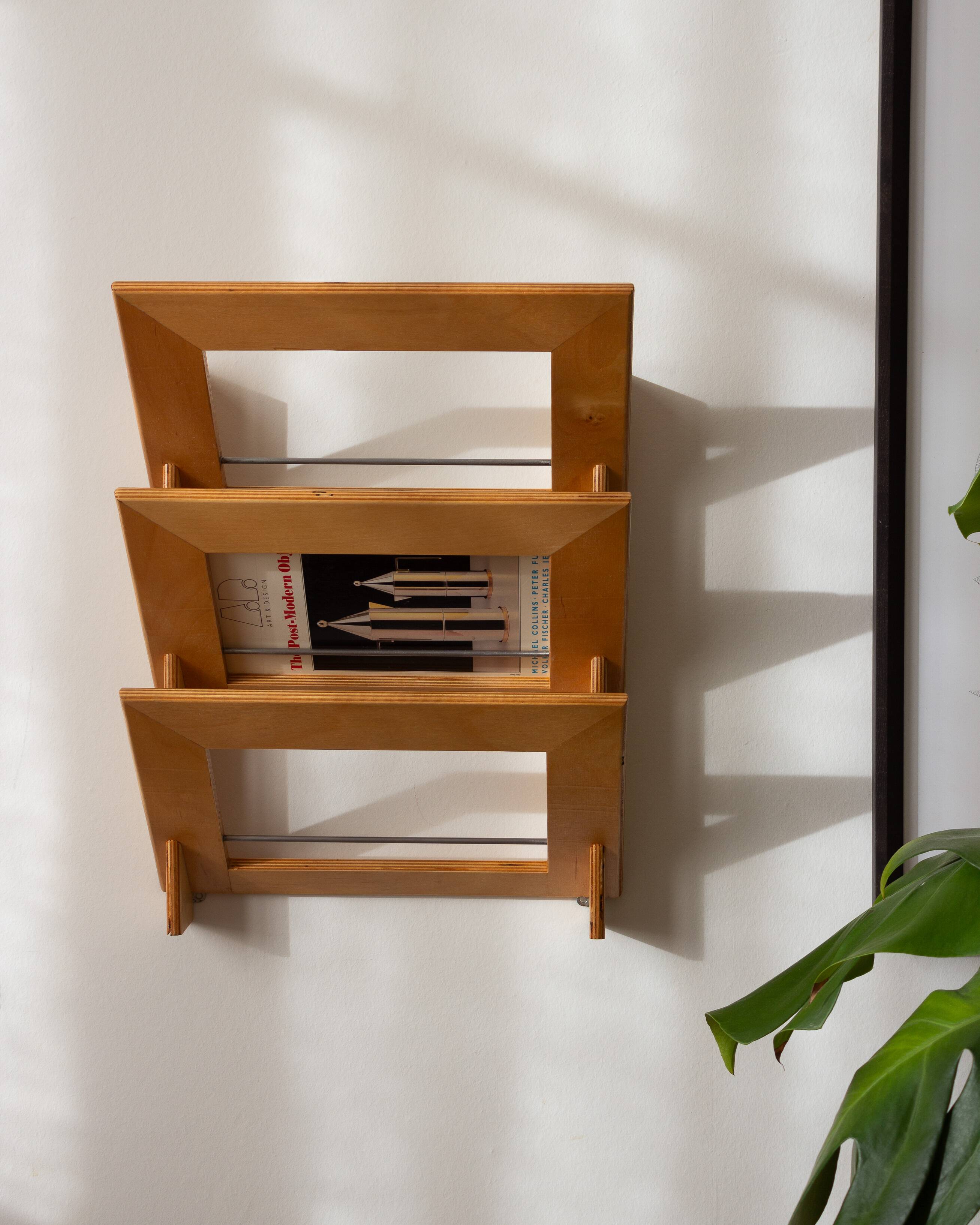 Wall-mounted magazine rack in varnished plywood, 80s/90s