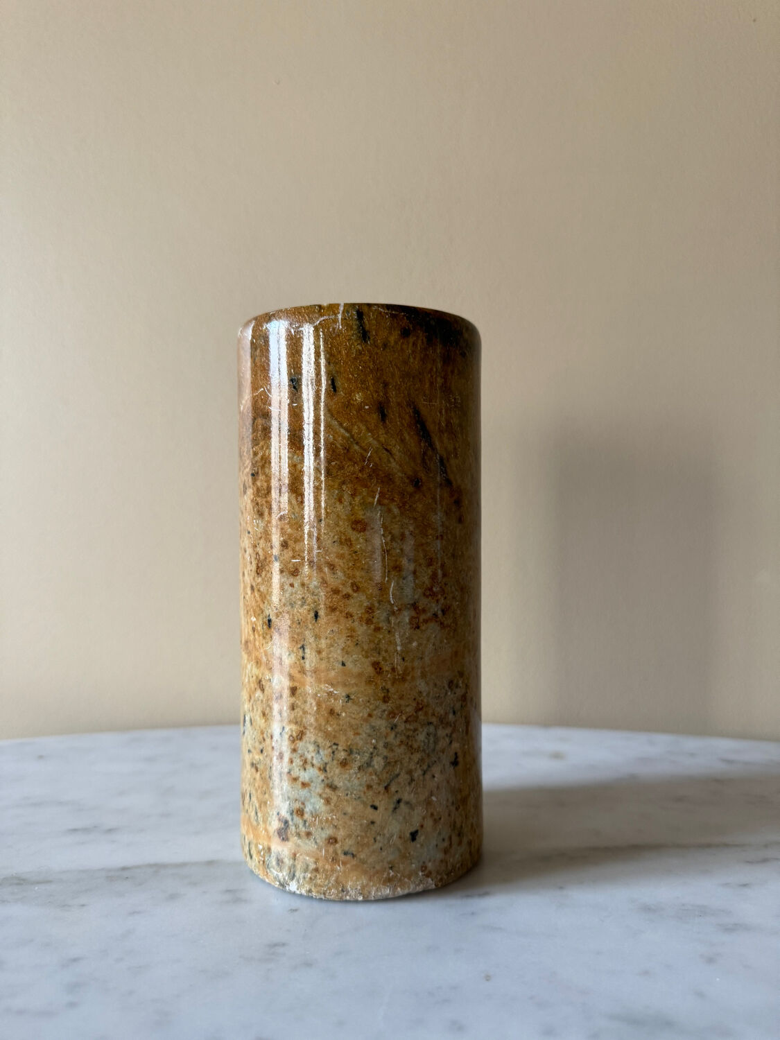 Round marble tube vase