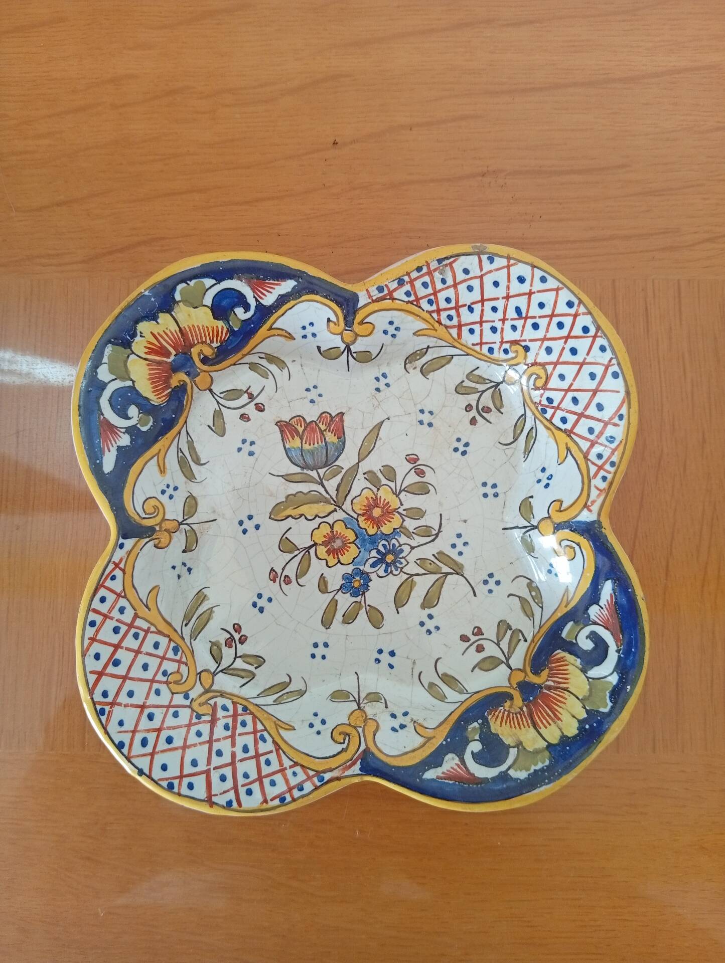 Rare tulipière / bouquetière en faïence de Vichy