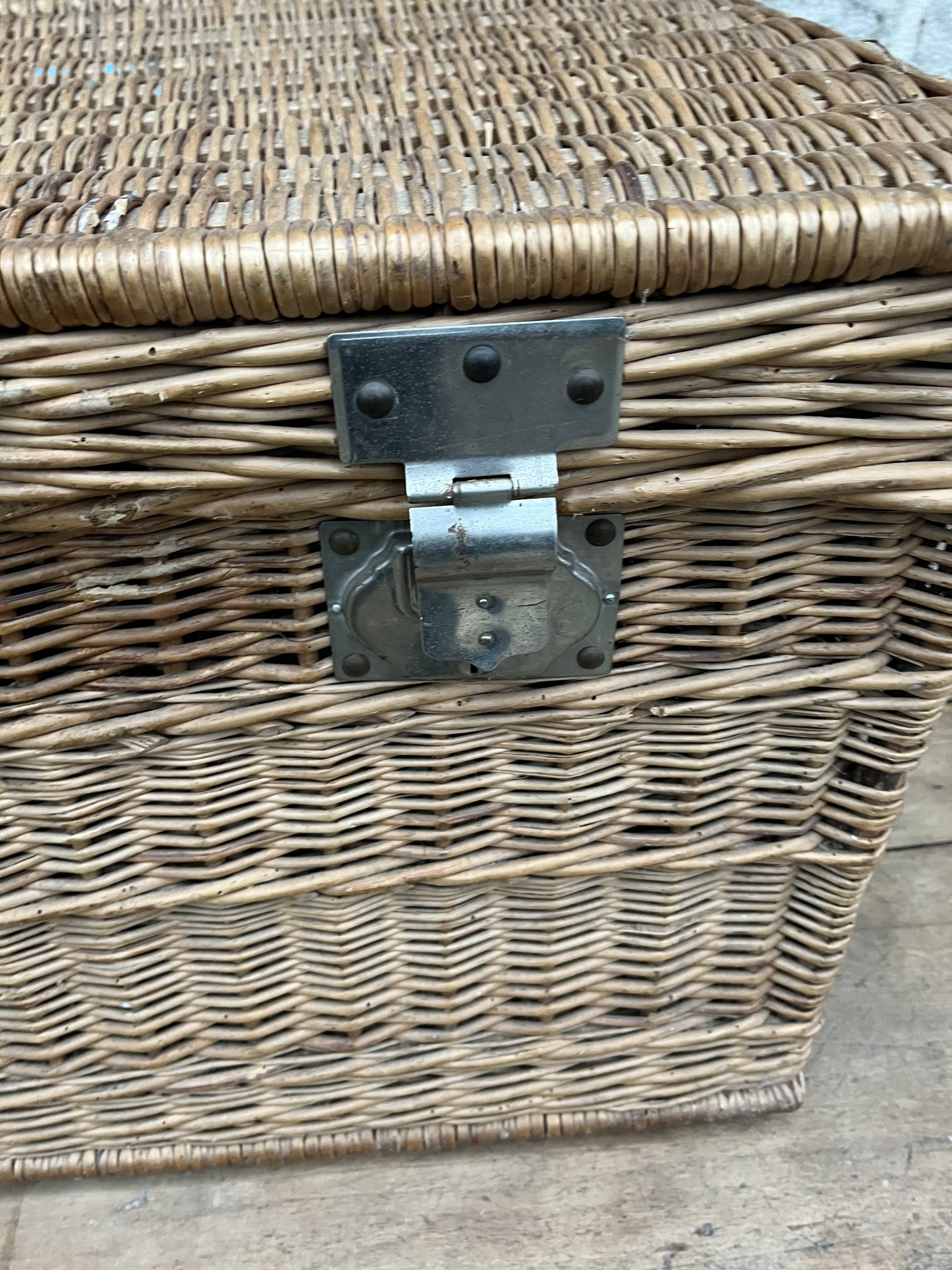 Wicker trunk