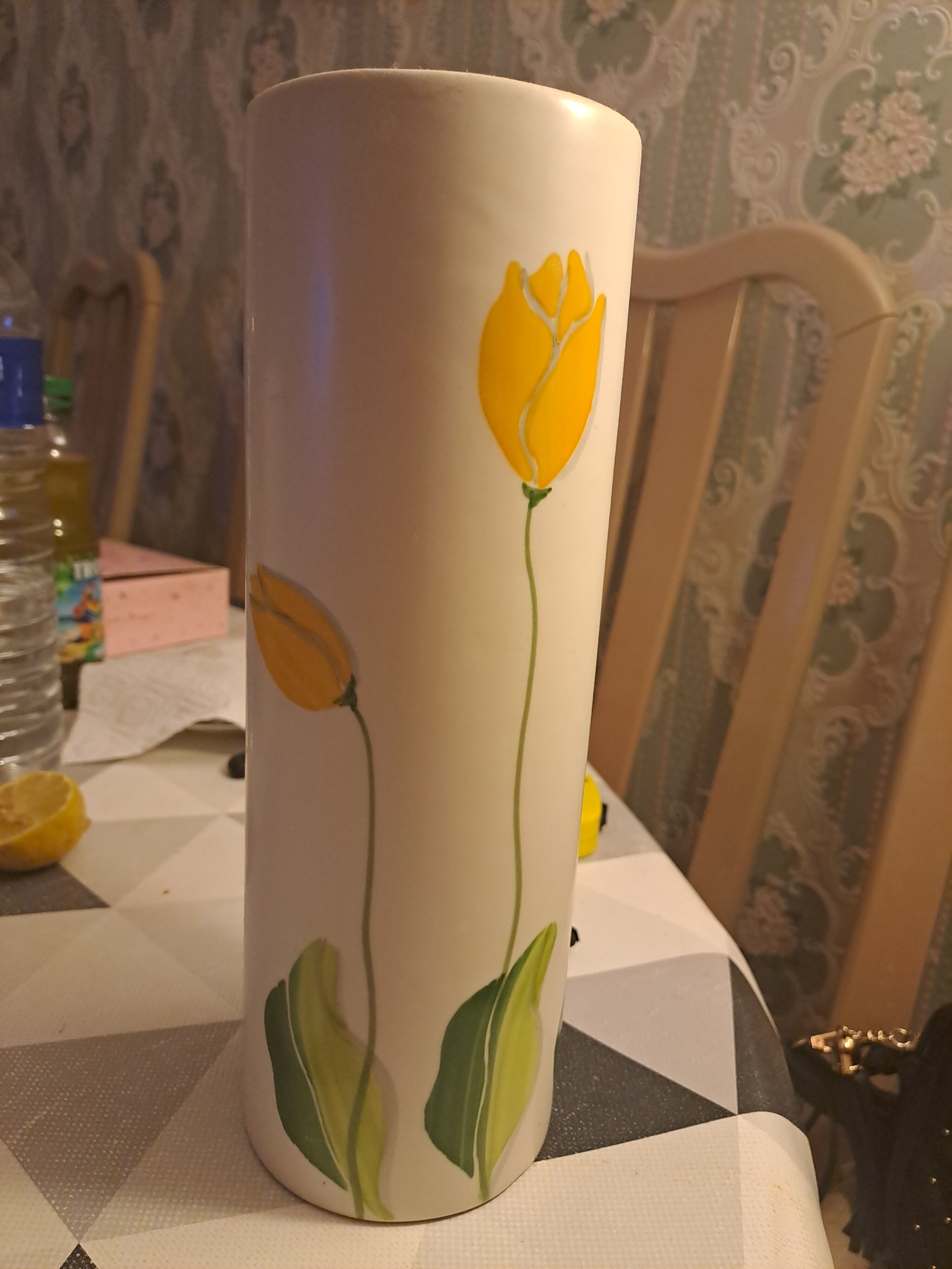 Vase porcelain flowers