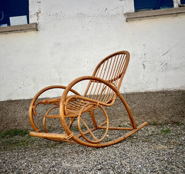 Fauteuil à bascule en rotin adulte – très bon état