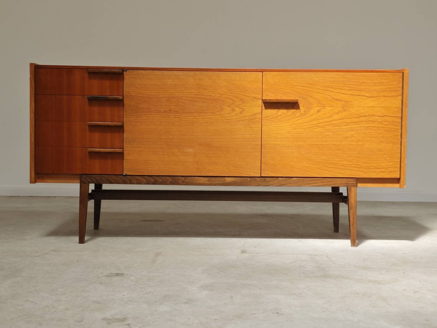 Enfilade meuble de rangement
Frantisek Mezulanik pour Up Zavody
1960