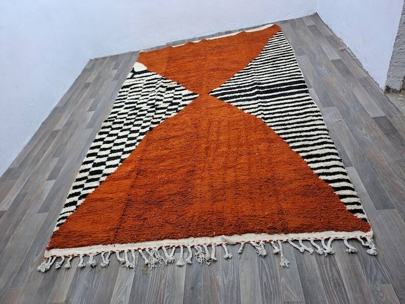 Traditional handmade Beni Ouraine rug, size 140 x 260 cm
