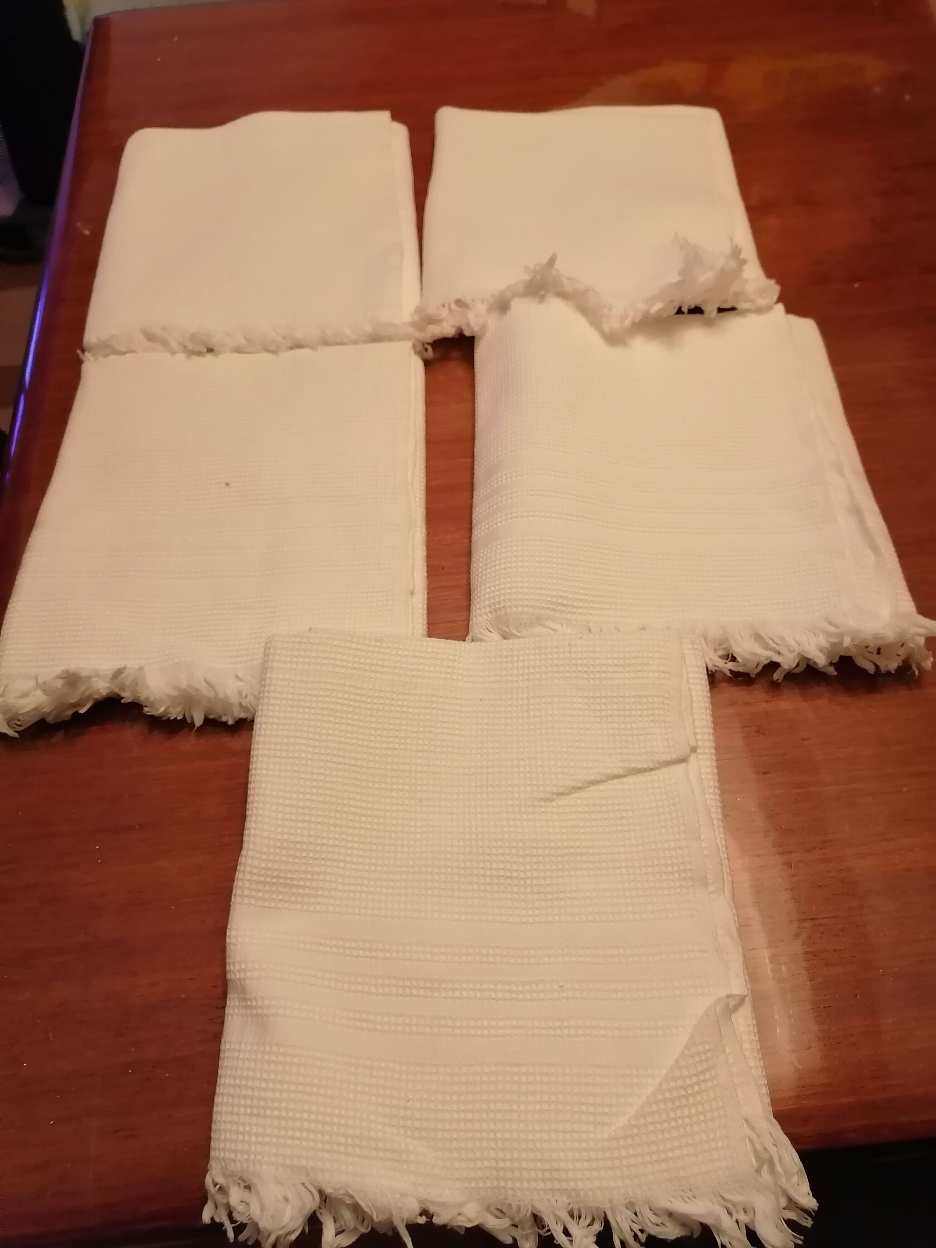 Lot 4 white honeycomb towels