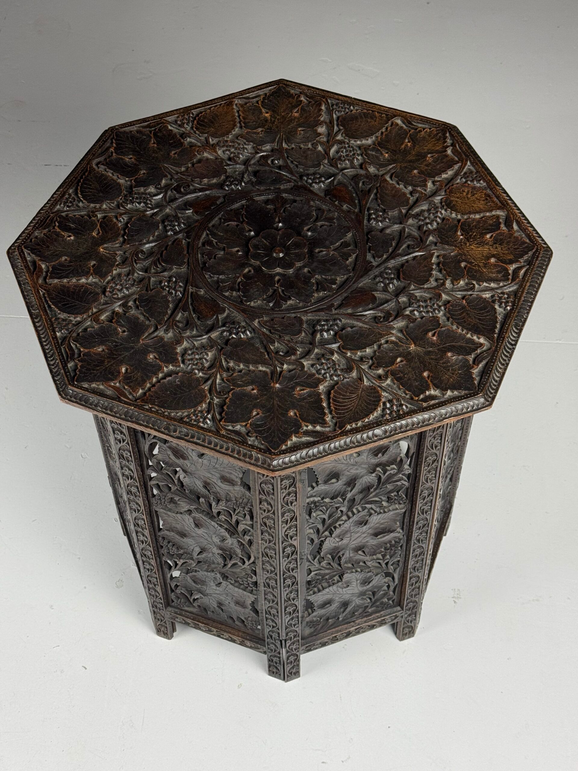 Table d'appoint anglo-indienne du 19e siècle