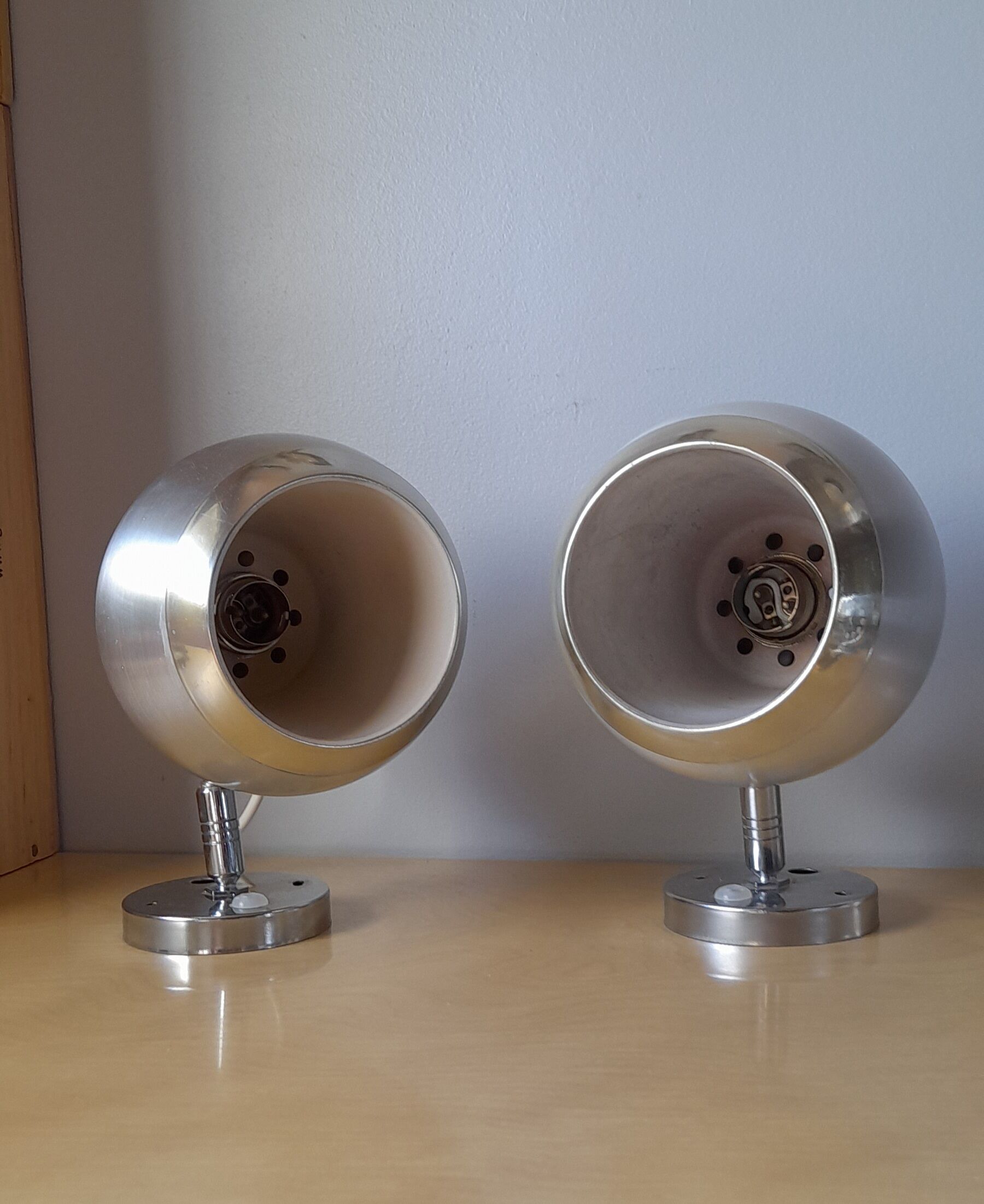 Pair of eyeball spots, Alumininor