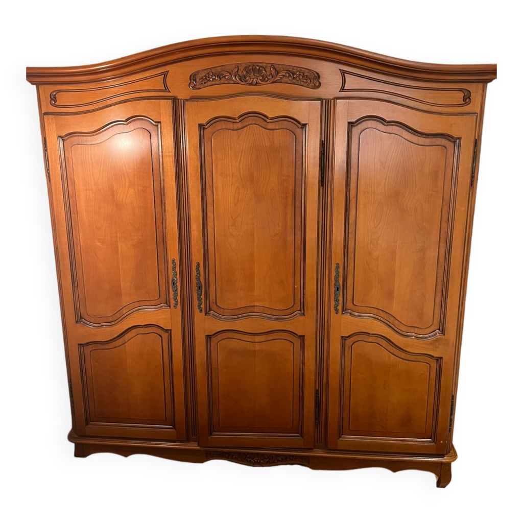 Armoire 3 portes en merisier style Régence Selency