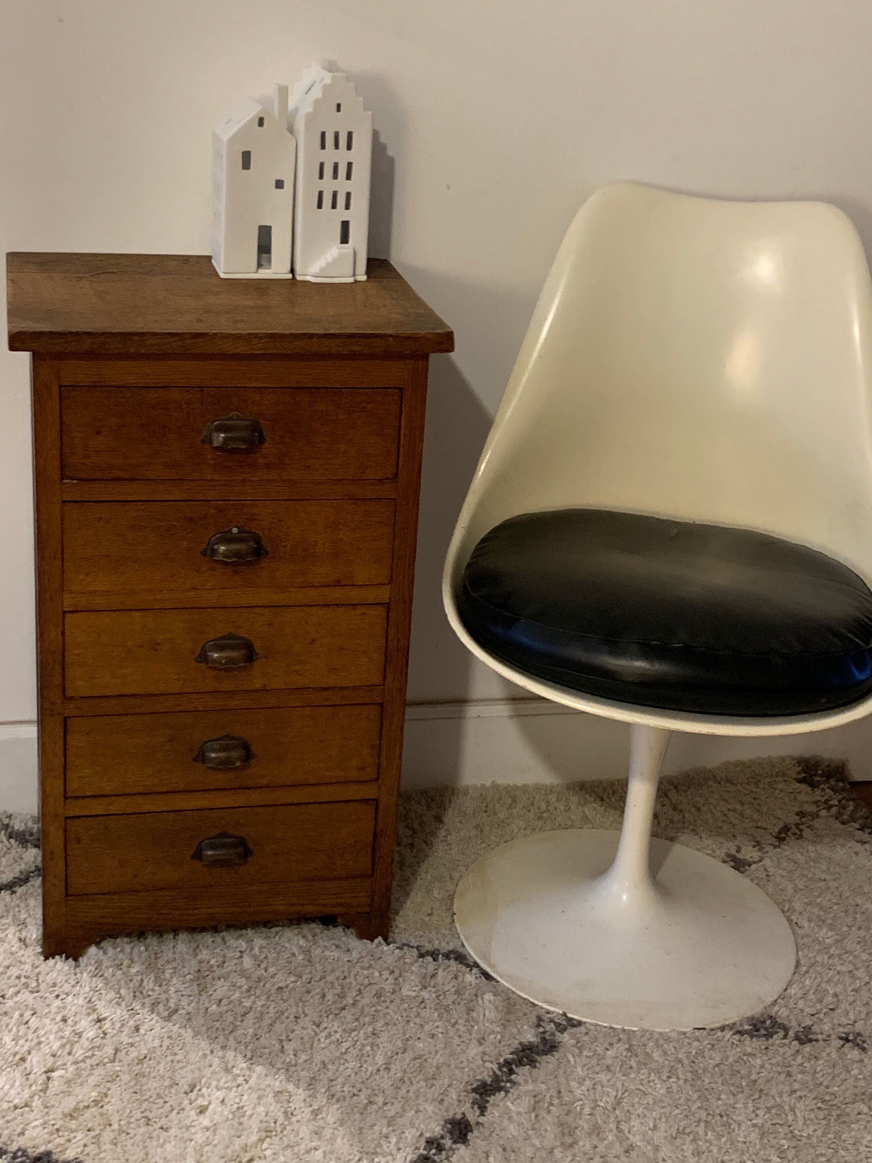 Extra furniture (chiffonnier)