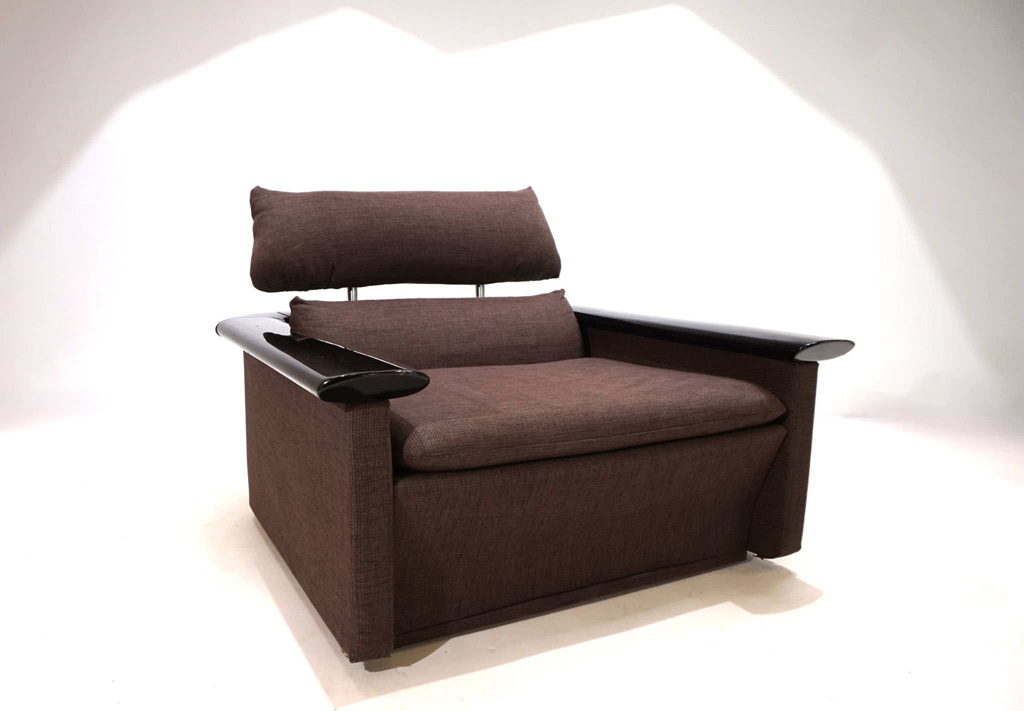Fauteuil lounge Tecno avec structure en laque piano, 1970