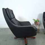 Fauteuil pivotant en similicuir noir provenant de Suède
