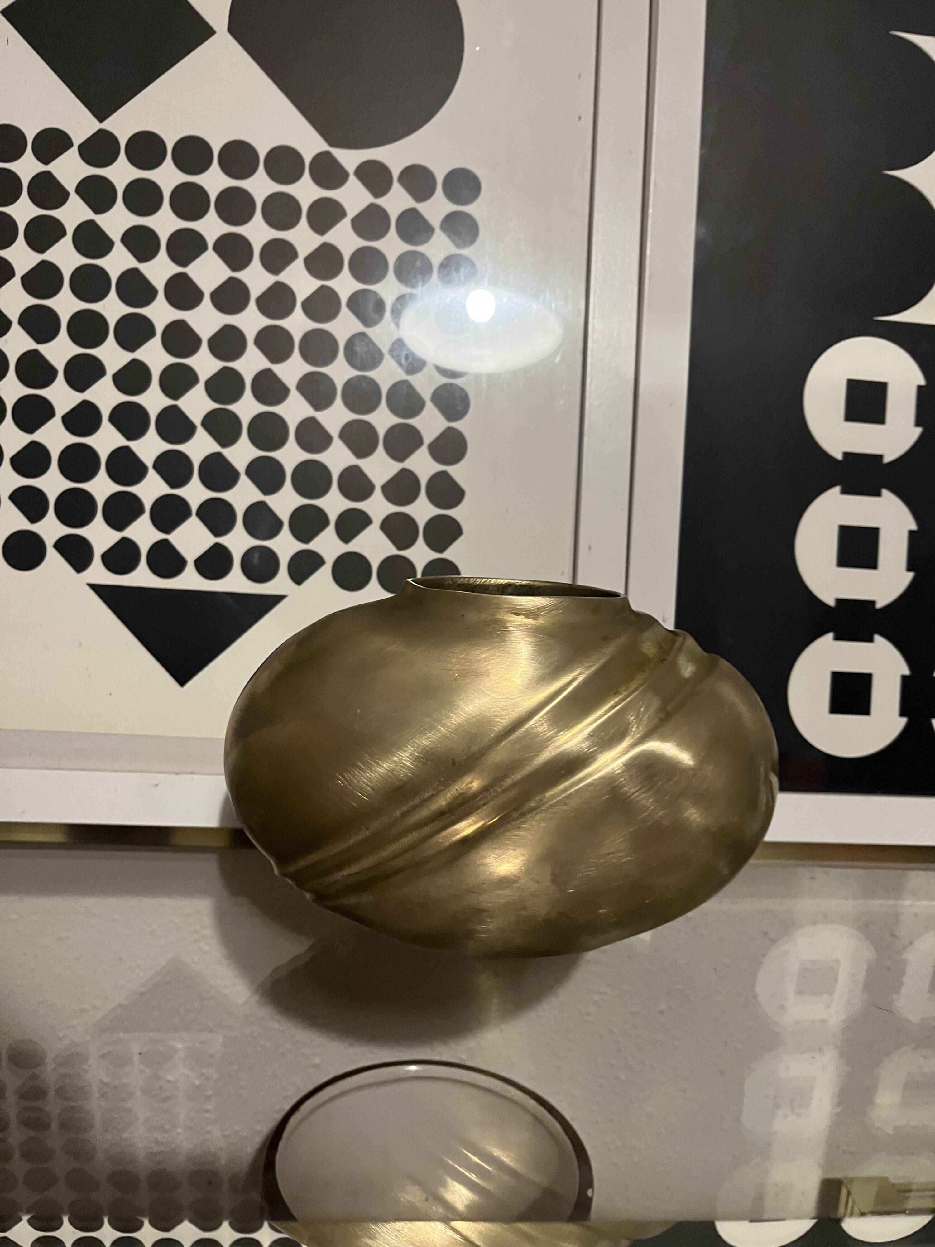 Vase en laiton