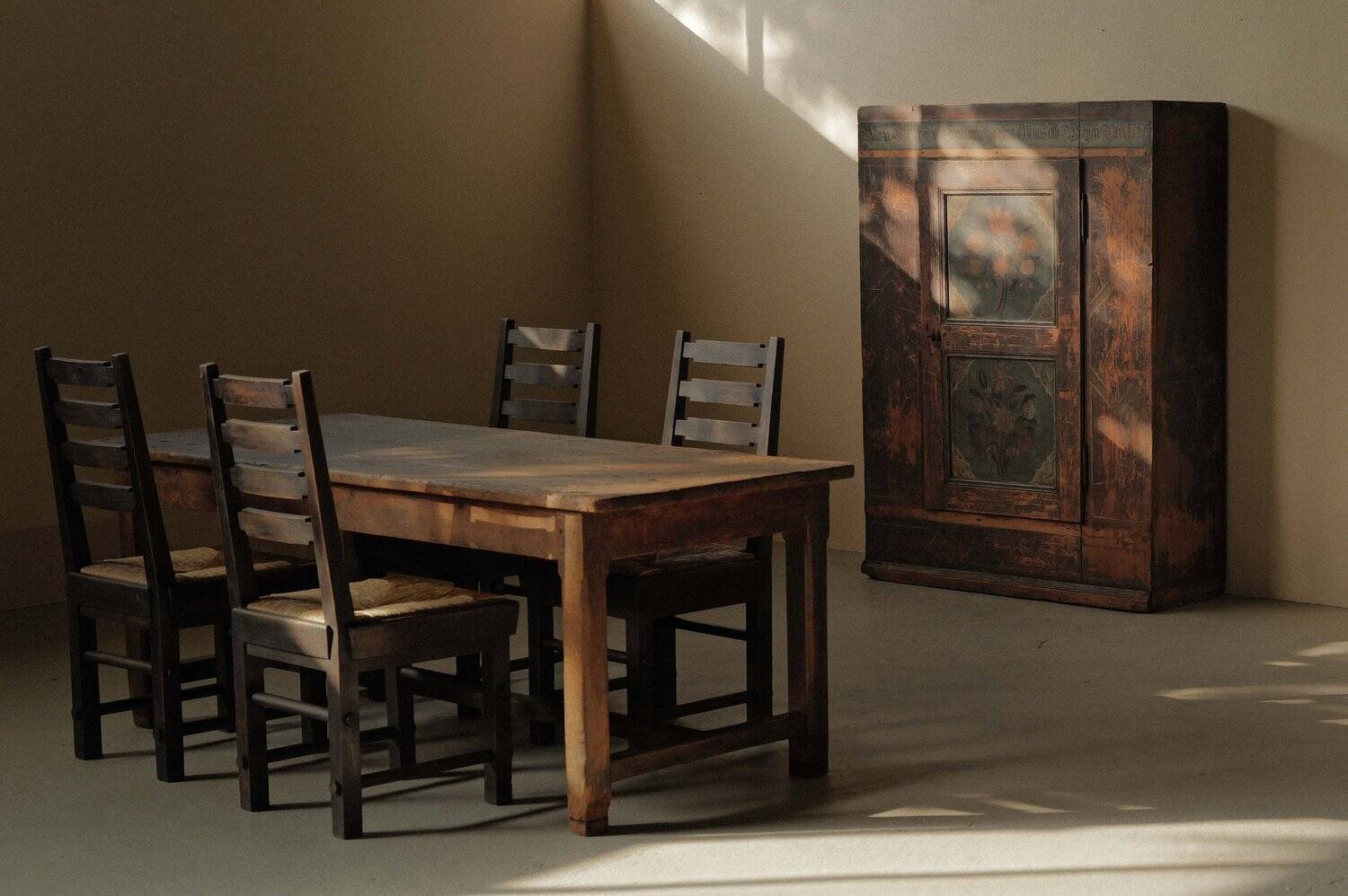 Modernist chairs in oak and woven straw, France, circa 1948