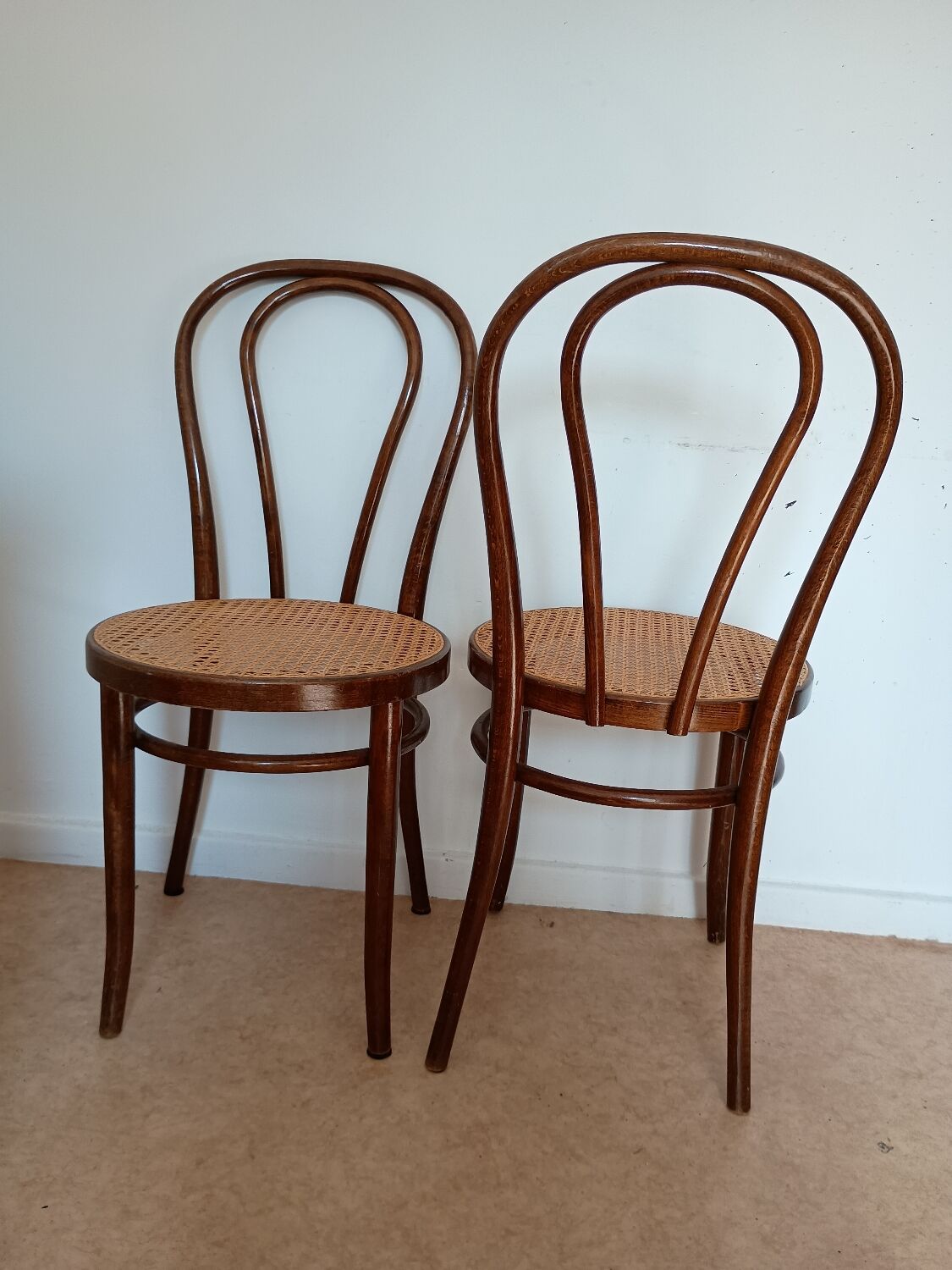 Chaises de bistrot cannées