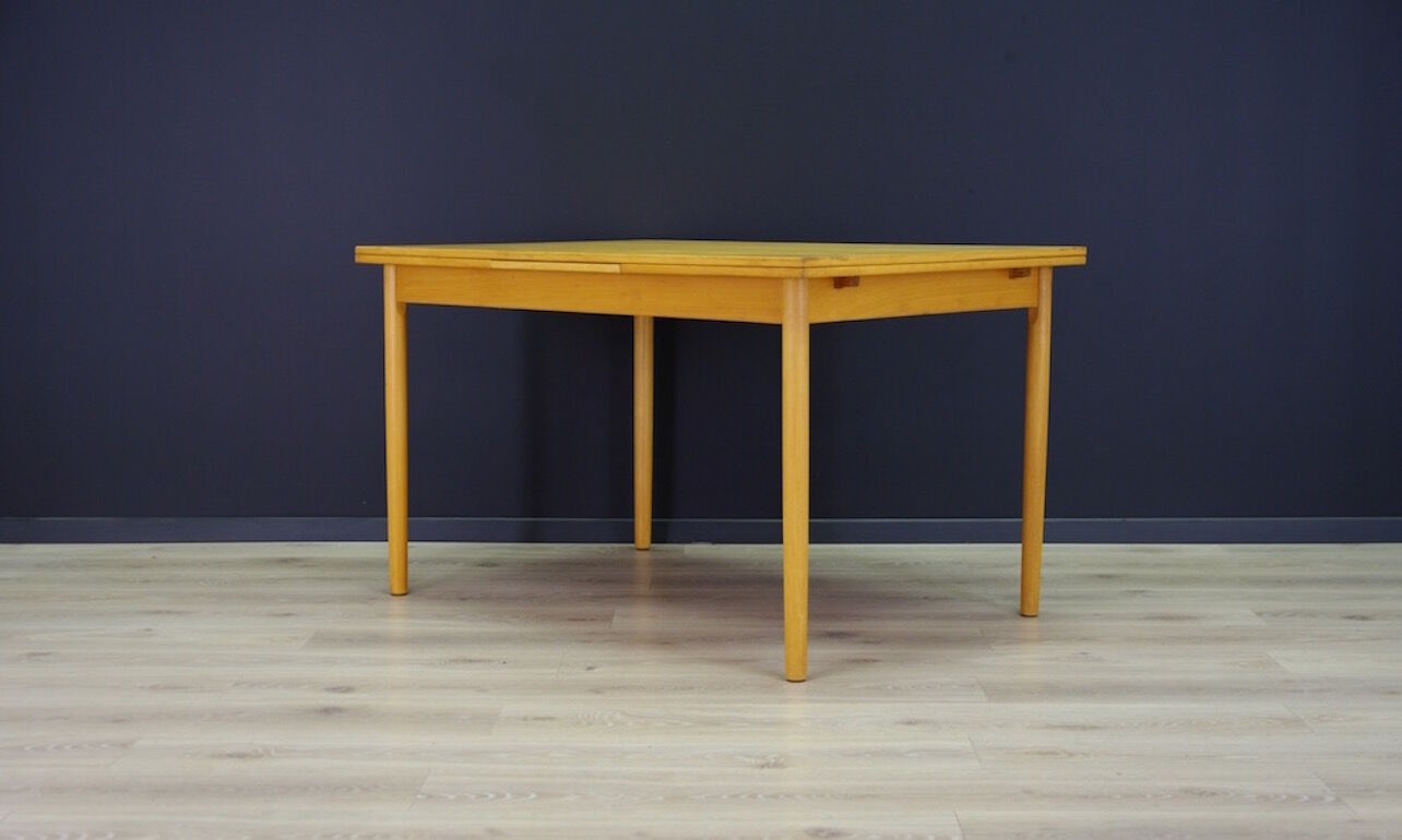 Ash table danish