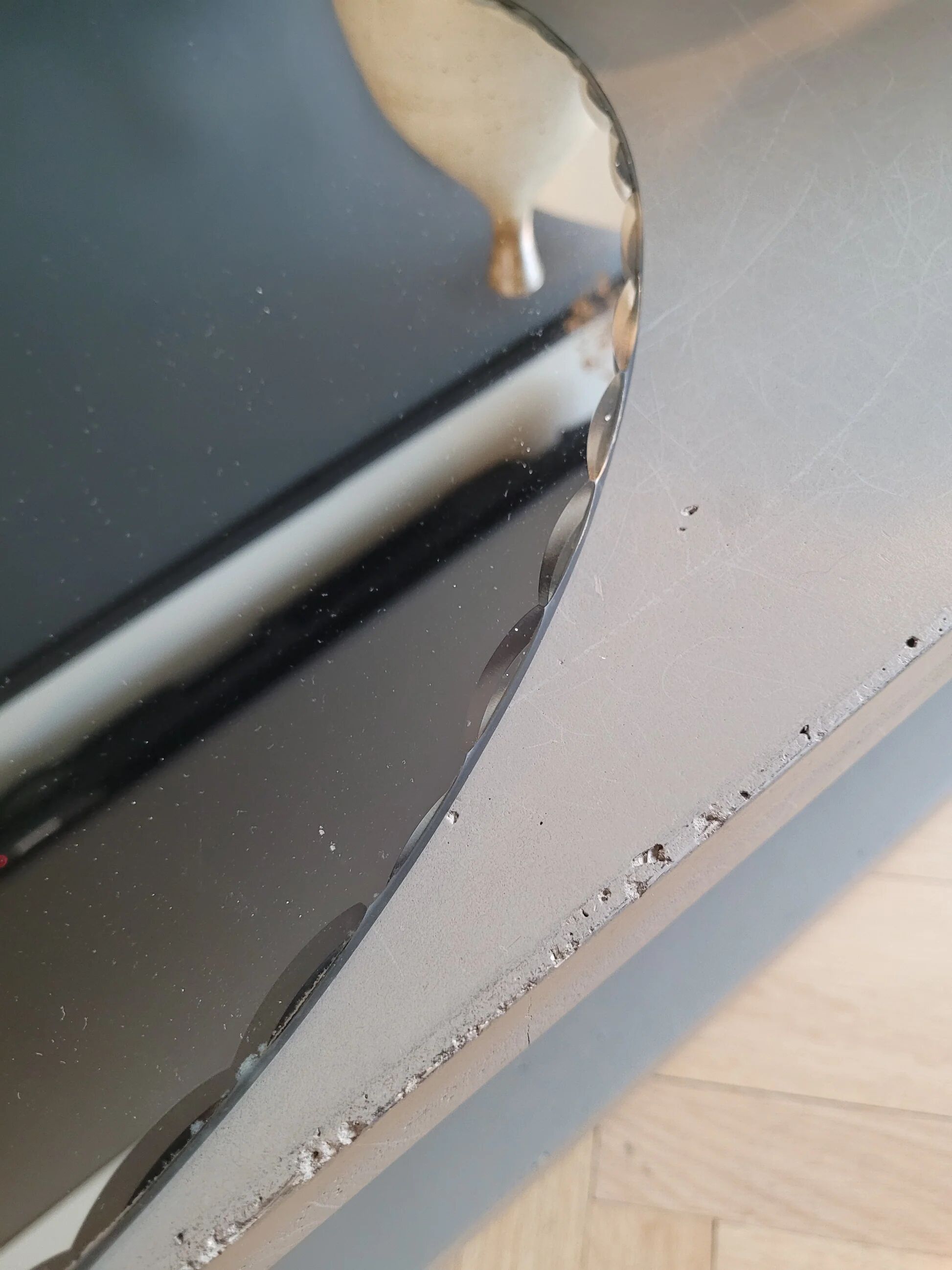 Antique oval mirror with chiseled edges