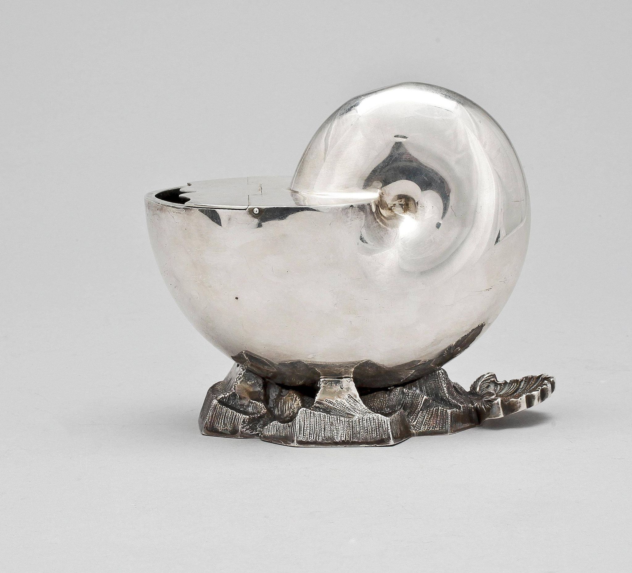 Boat sauce boat on rock, England, 1920 stamped