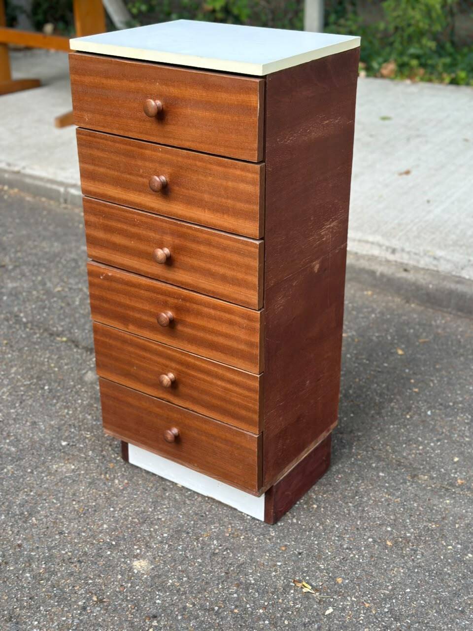 Scandinavian Mid-Century Modern chest of drawers with 6 mahogany and white wood drawers 19