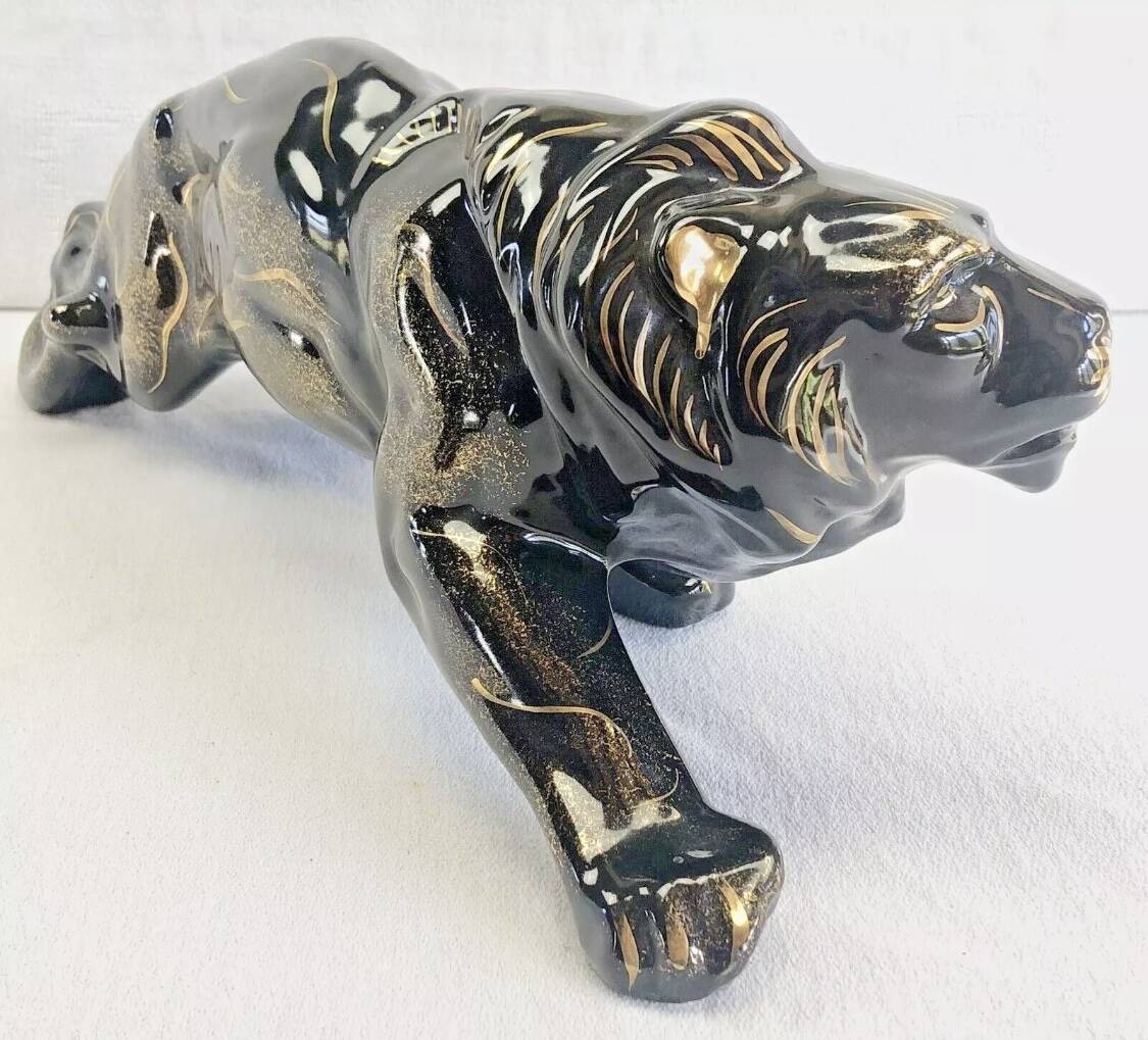 Art Deco lion statue 1930 cracked Saint Clément