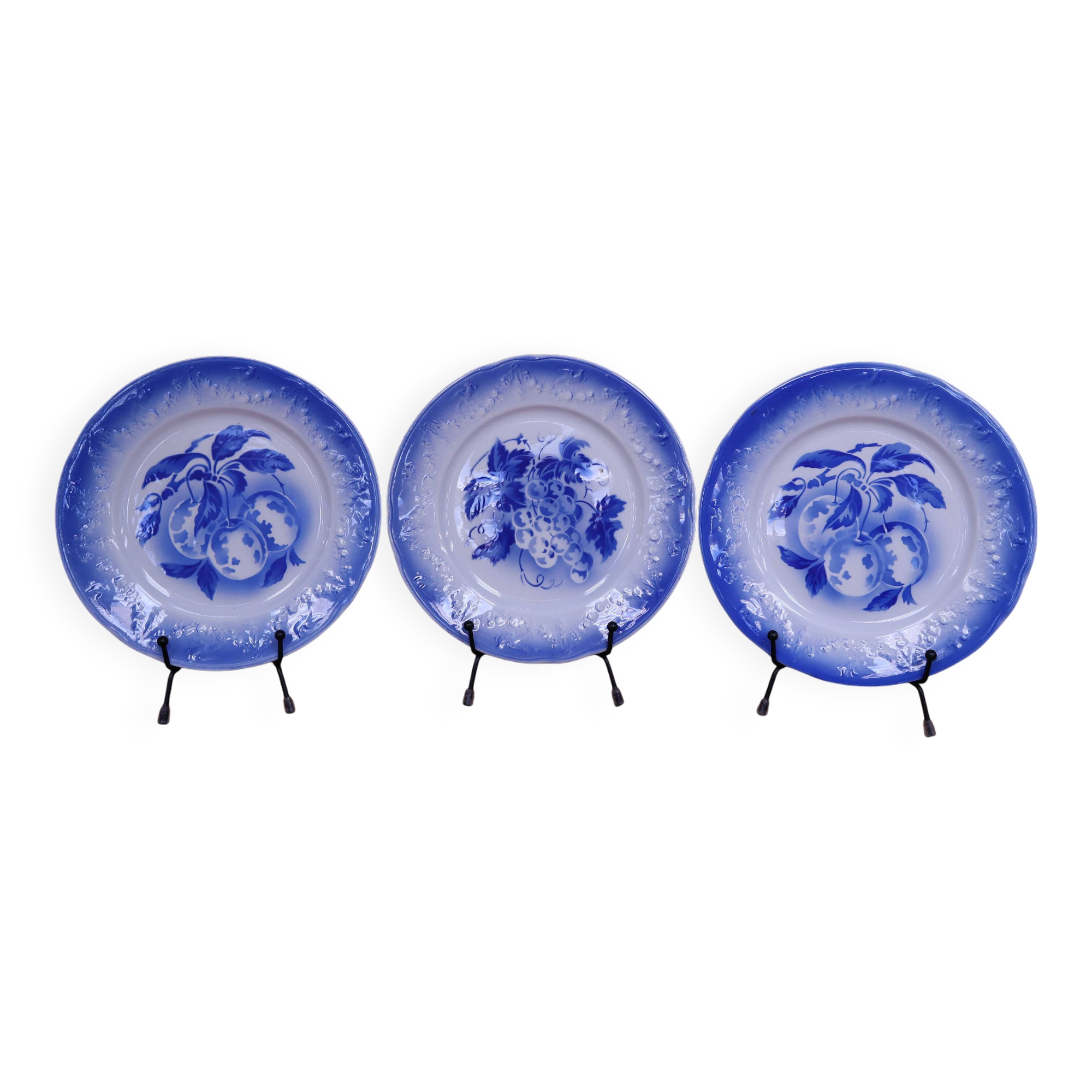 Set of 3 KetG Lunéville plates in blue with fruit patterns