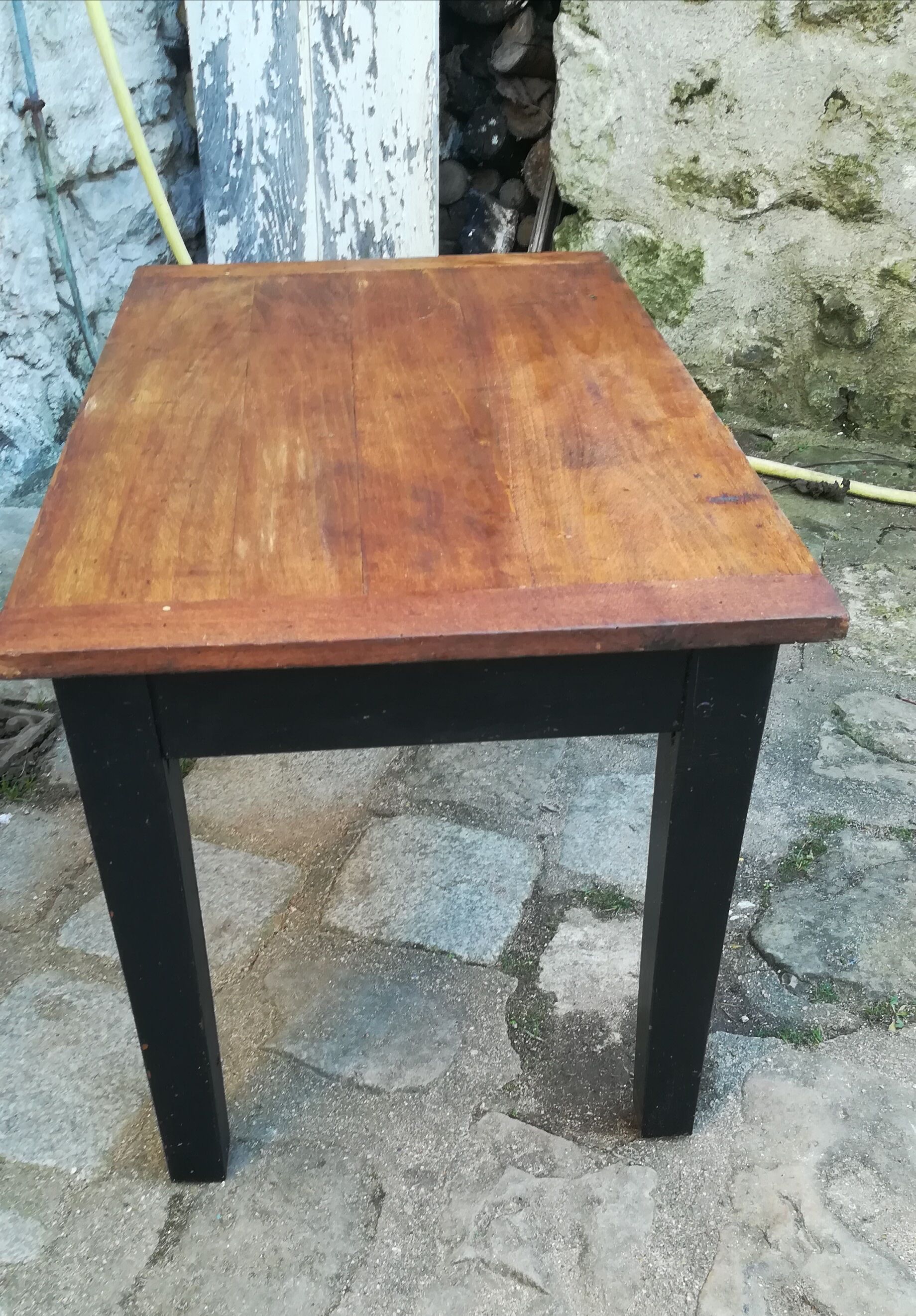 Coffee table one drawer